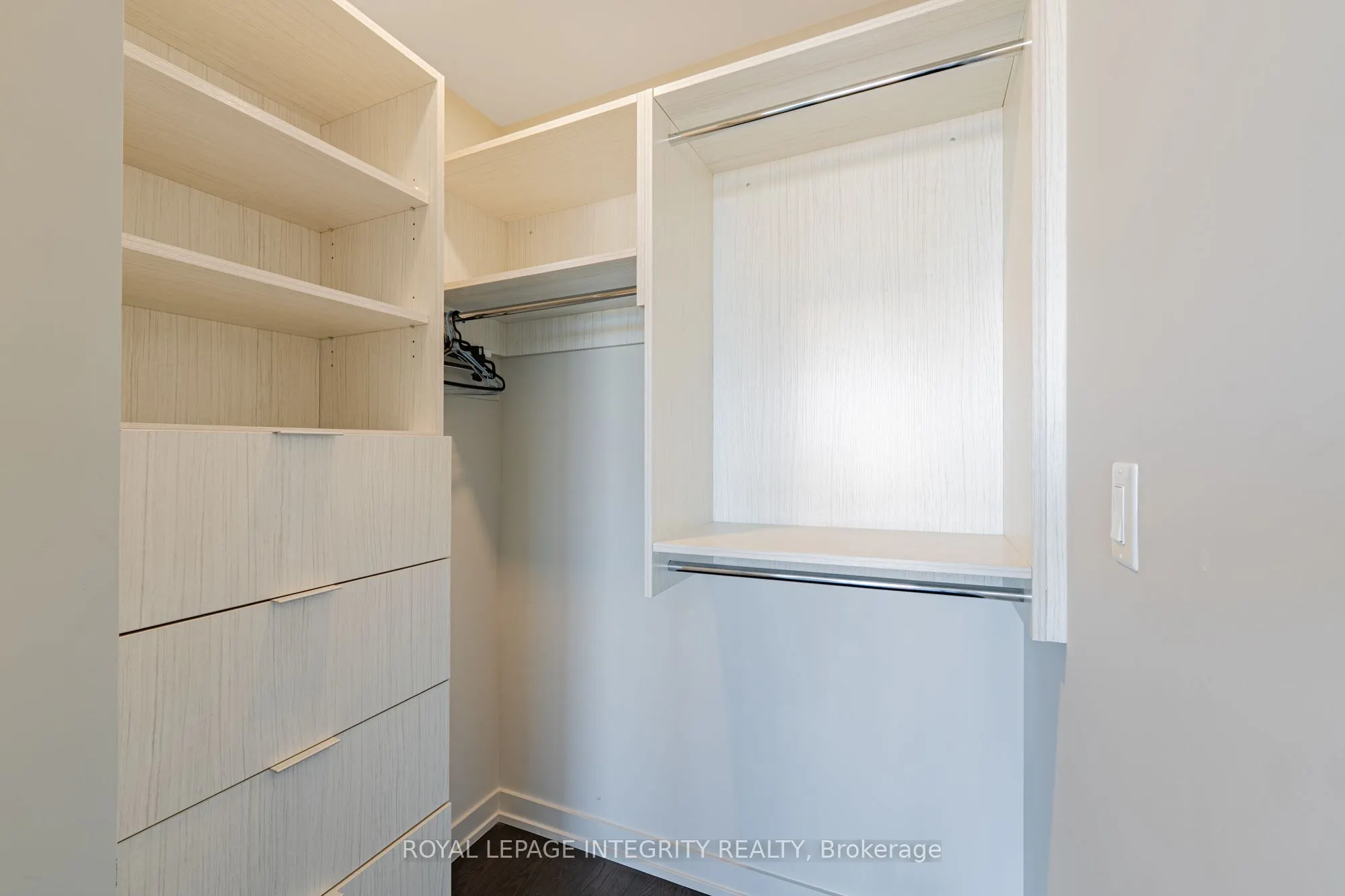 101 Queen Street, #1006