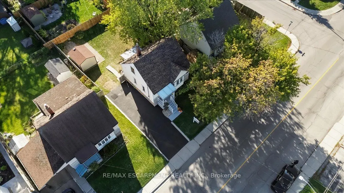 832 Queensdale Avenue