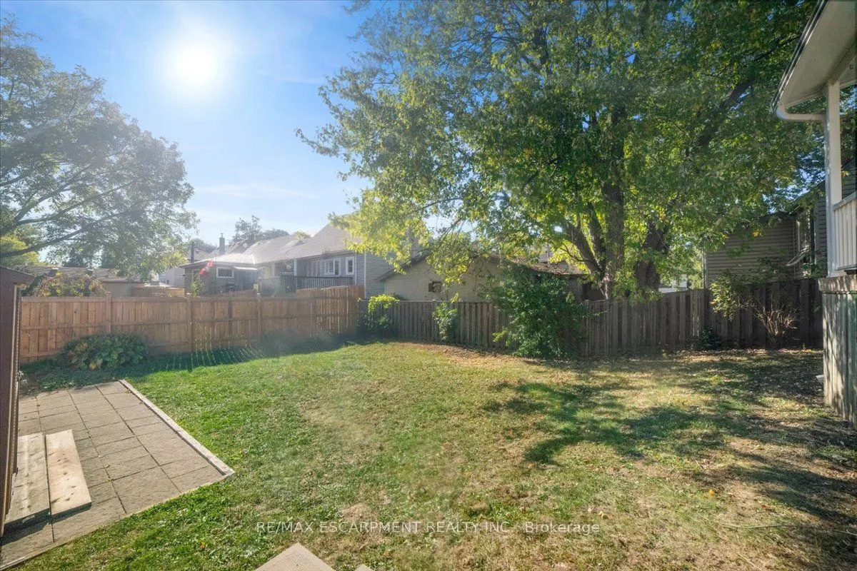 832 Queensdale Avenue