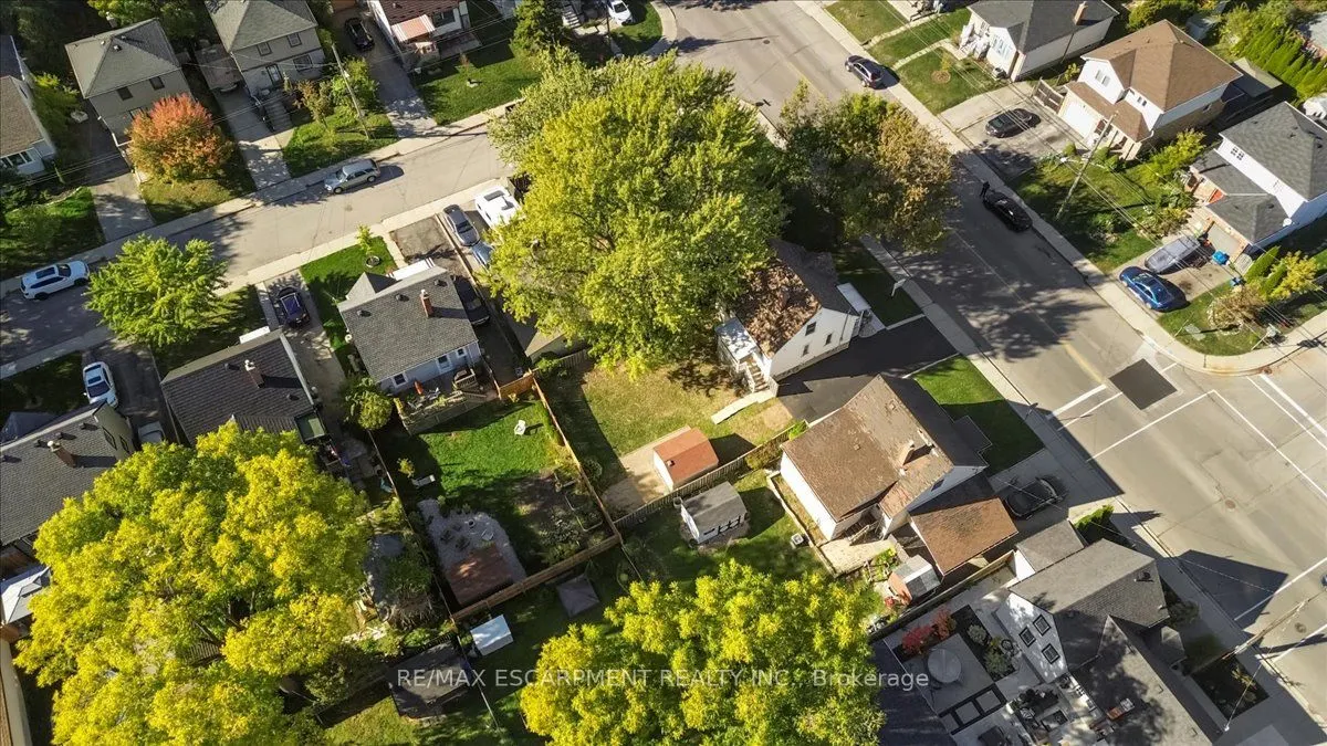 832 Queensdale Avenue
