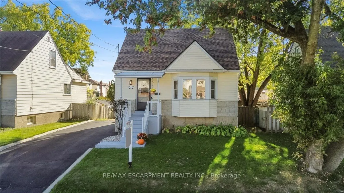 832 Queensdale Avenue