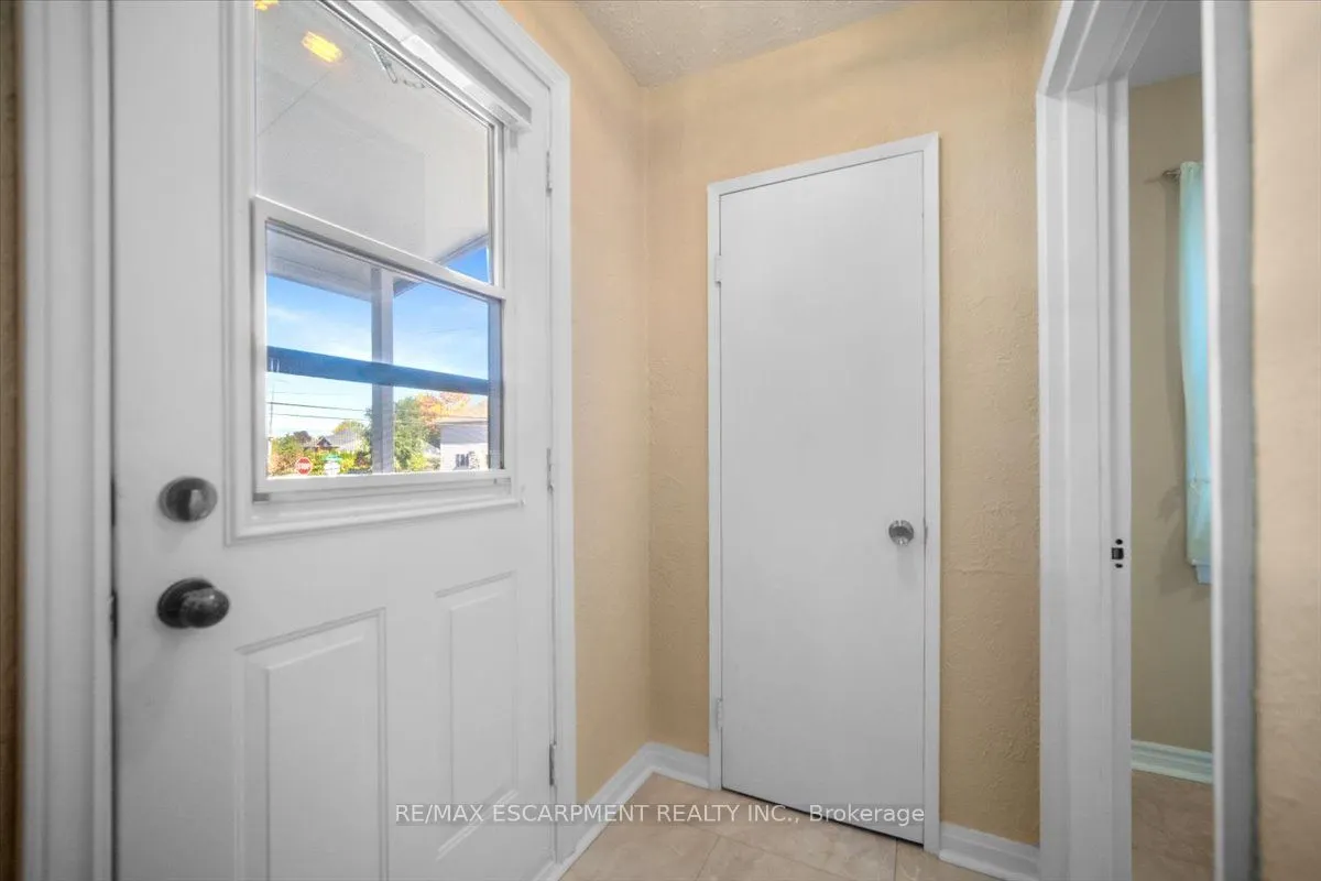 832 Queensdale Avenue