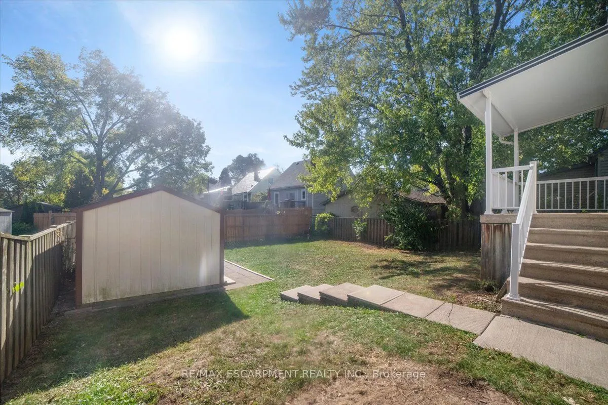 832 Queensdale Avenue