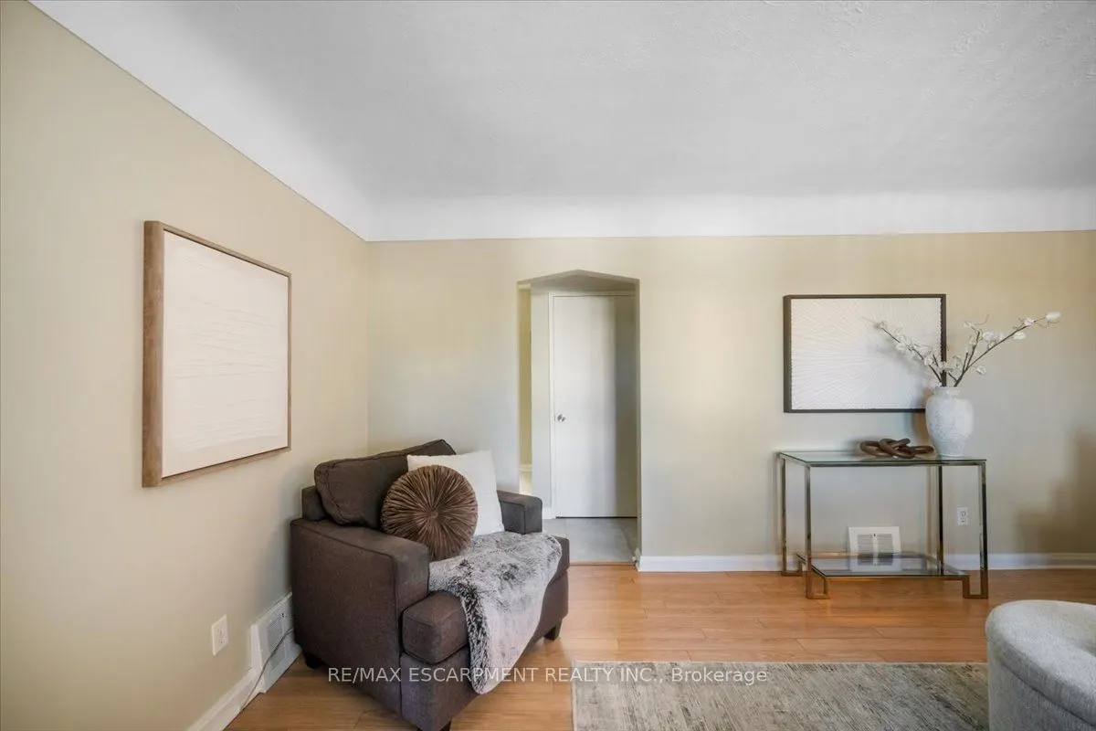832 Queensdale Avenue
