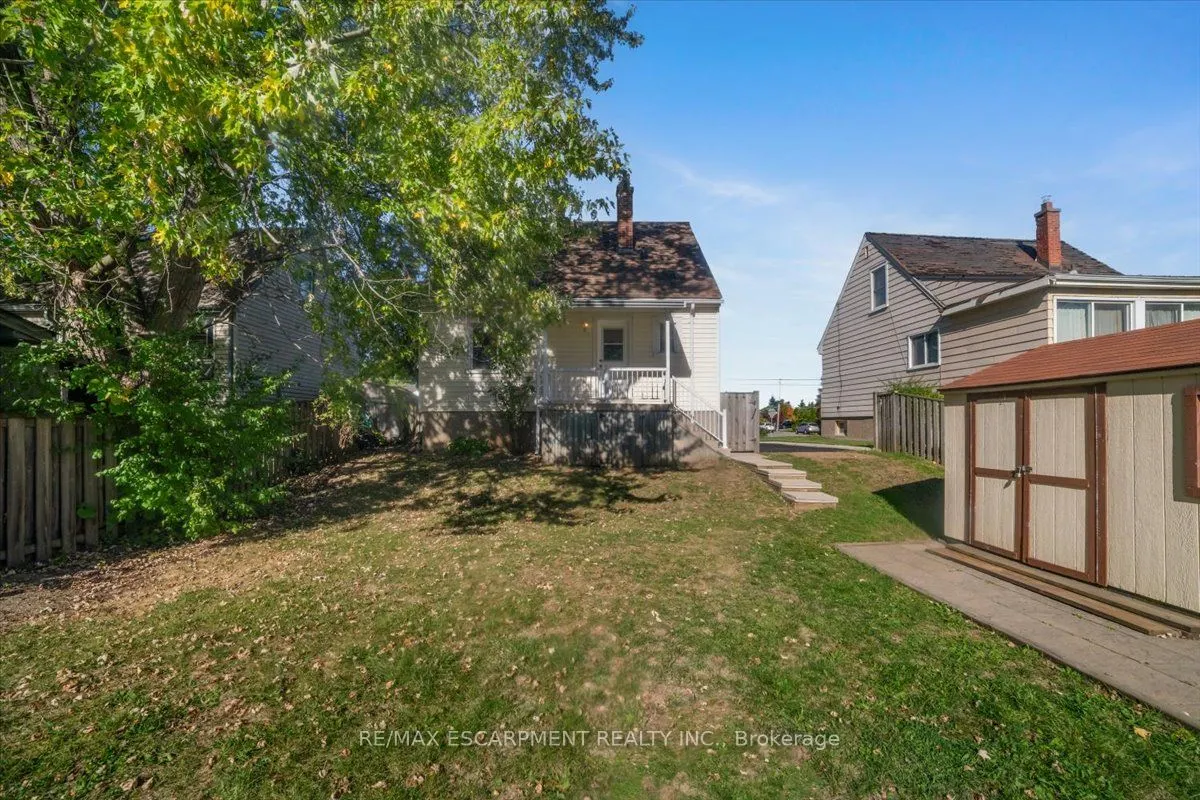 832 Queensdale Avenue