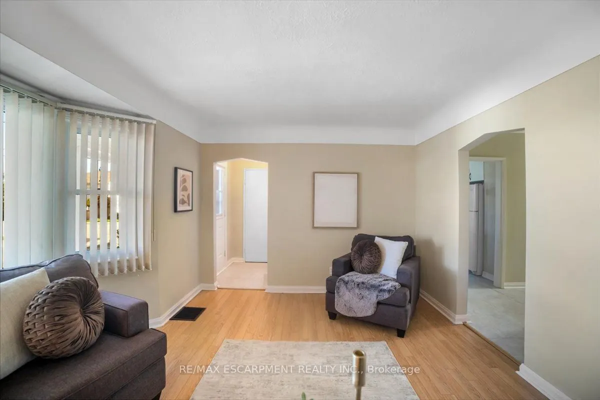 832 Queensdale Avenue
