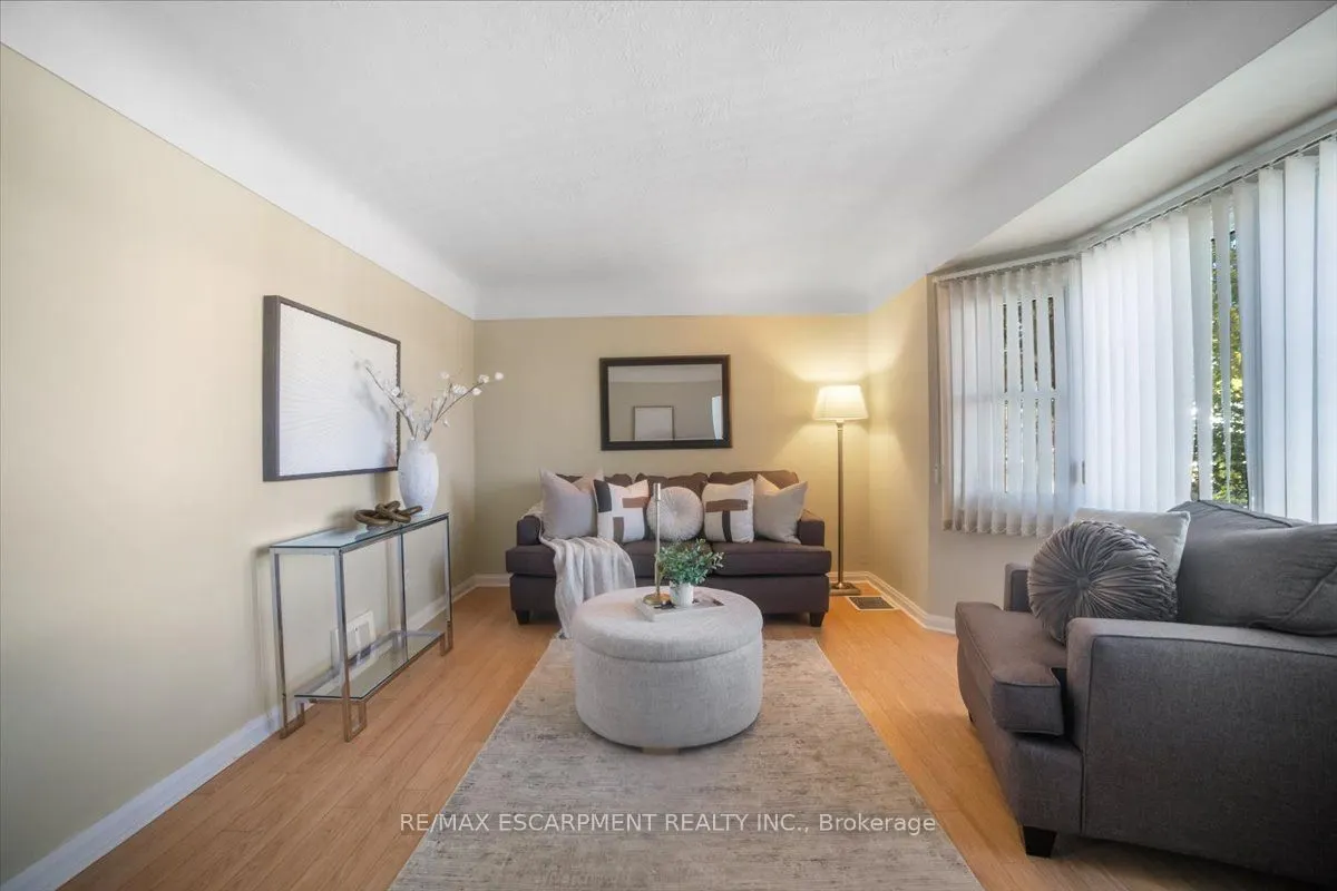 832 Queensdale Avenue
