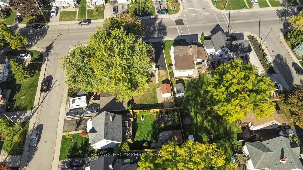 832 Queensdale Avenue