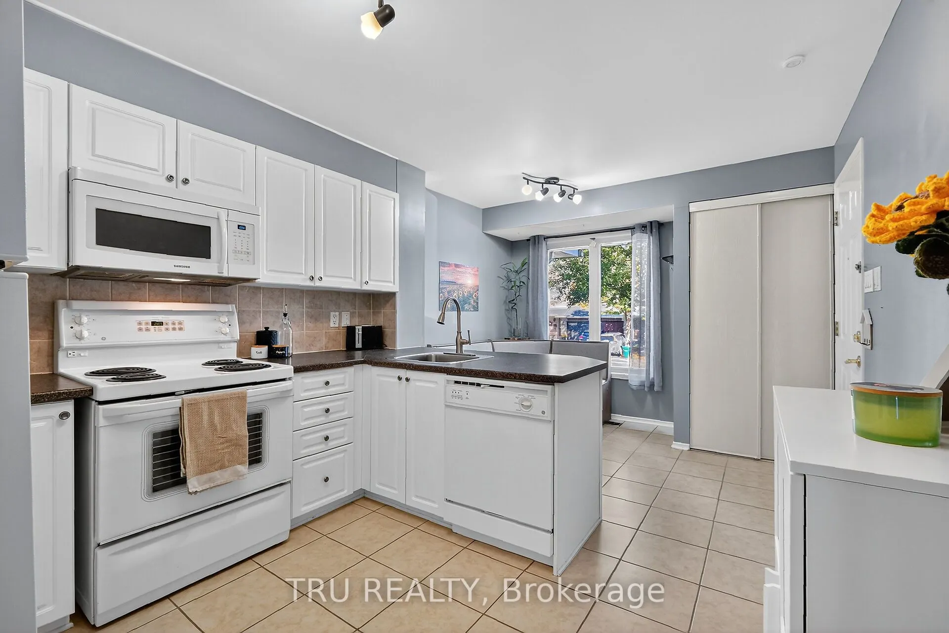 320 CRESTHAVEN Drive, #21