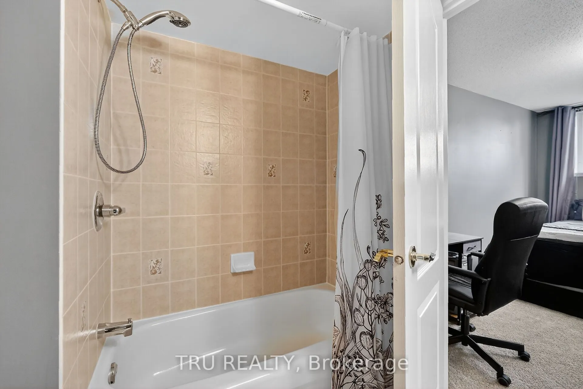 320 CRESTHAVEN Drive, #21