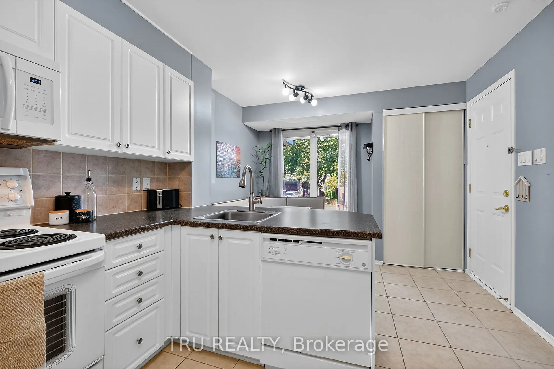 320 CRESTHAVEN Drive, #21