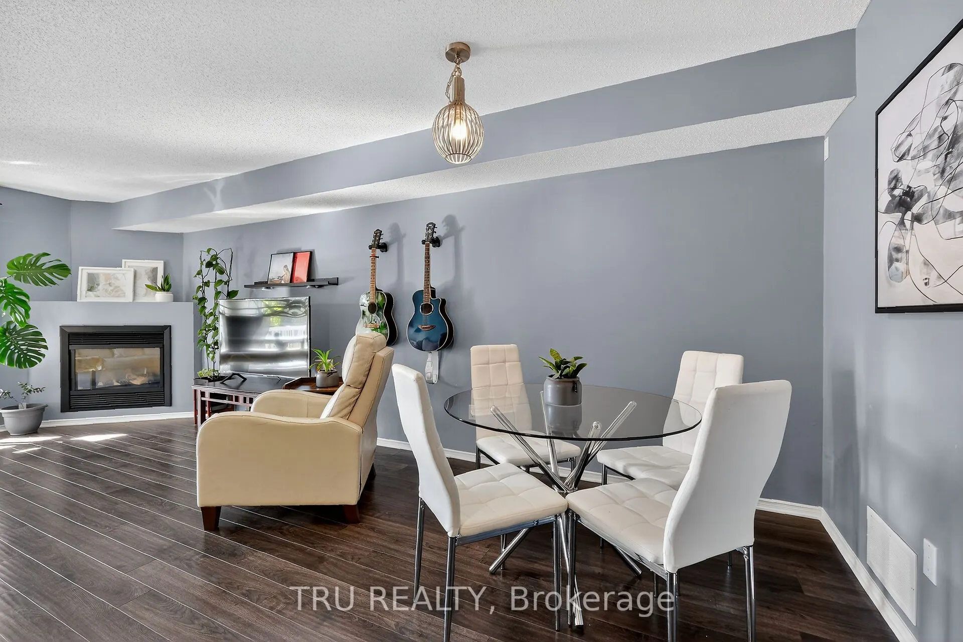 320 CRESTHAVEN Drive, #21