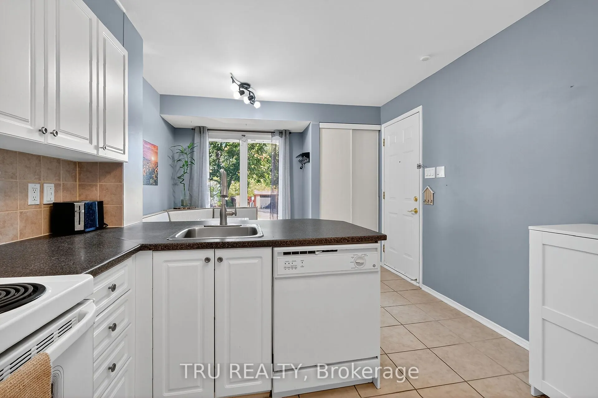 320 CRESTHAVEN Drive, #21