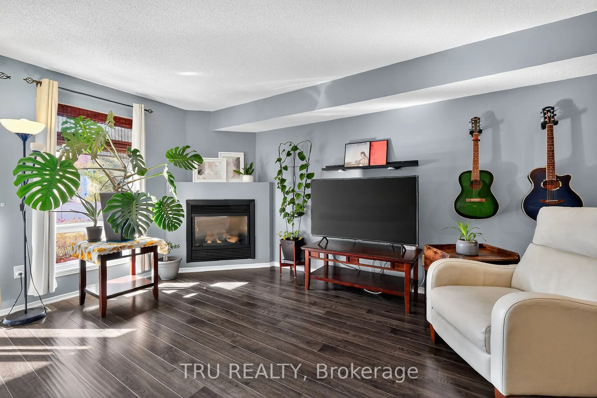 320 CRESTHAVEN Drive, #21