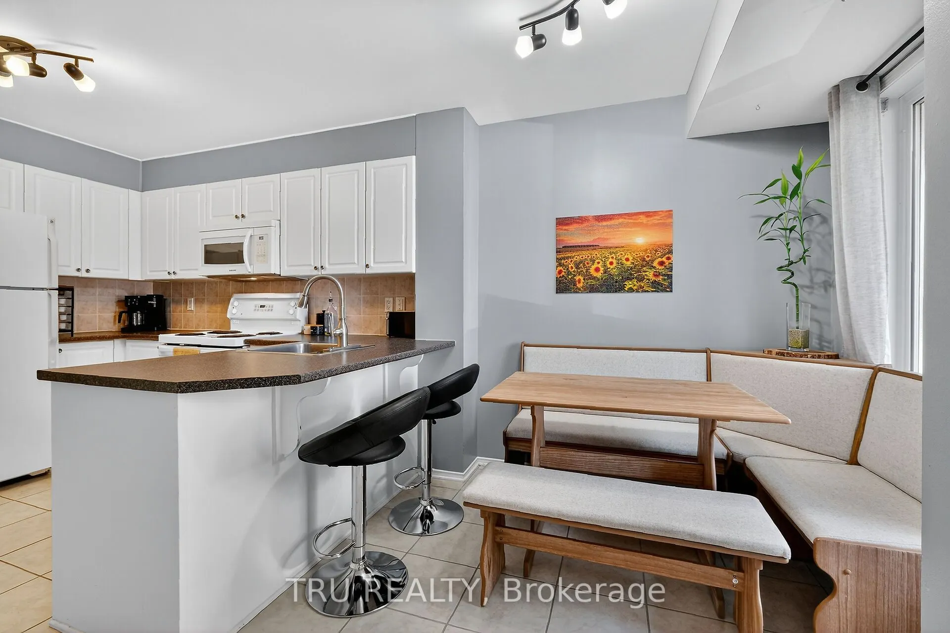 320 CRESTHAVEN Drive, #21