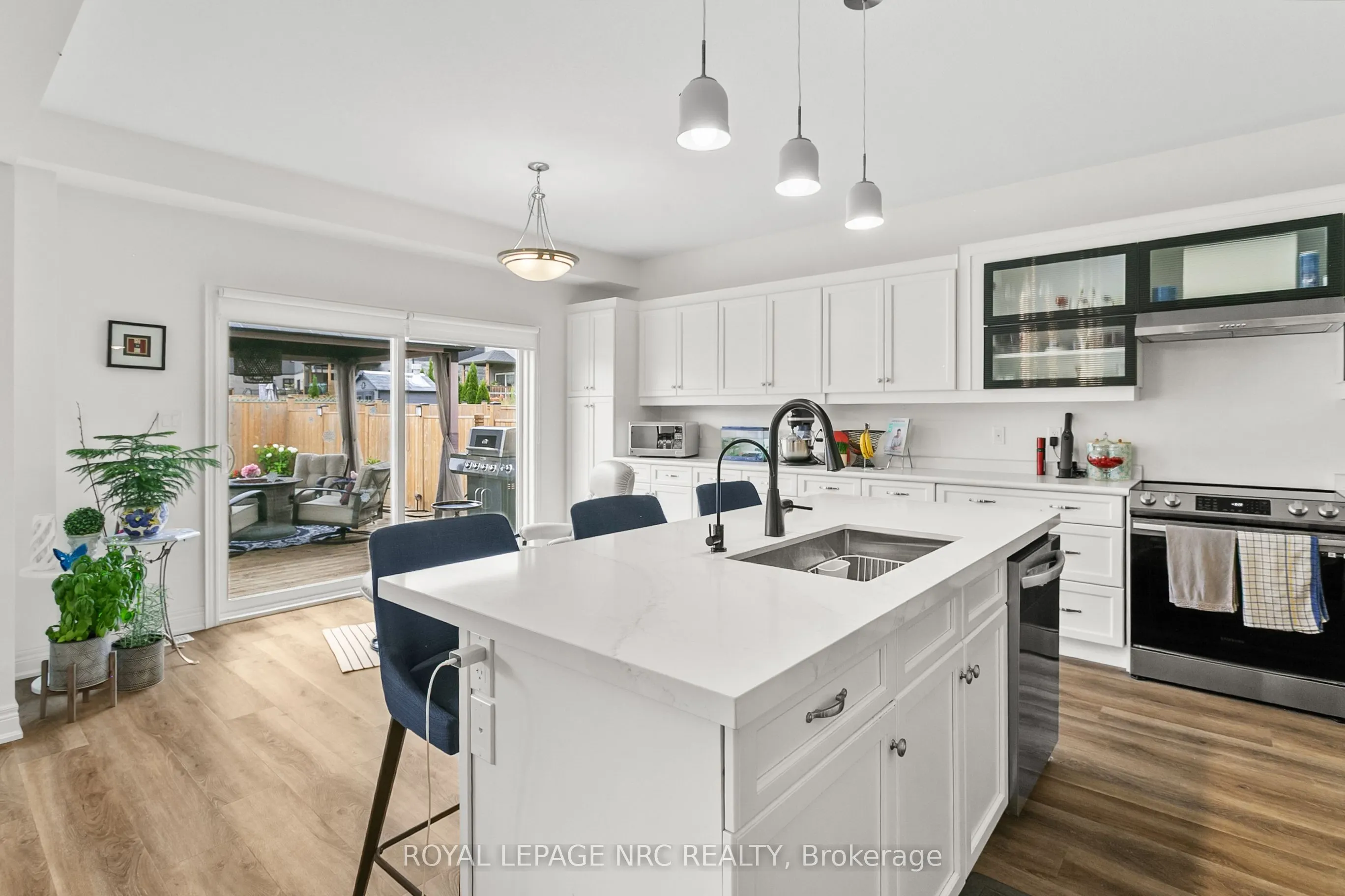 3593 CAROLINIA Court