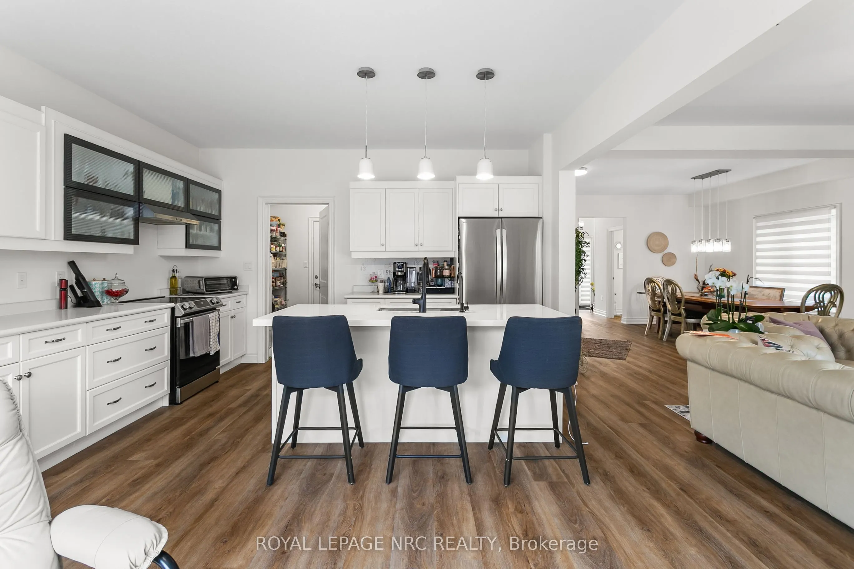 3593 CAROLINIA Court