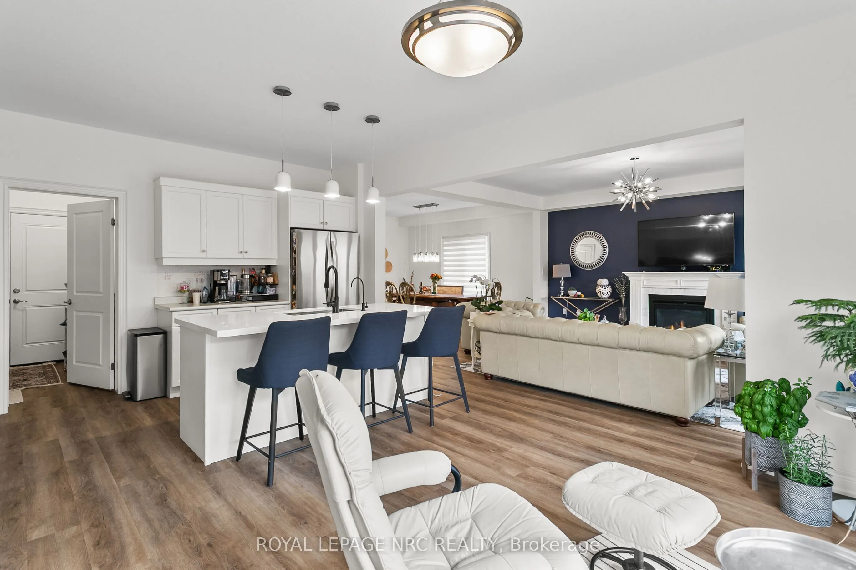 3593 CAROLINIA Court