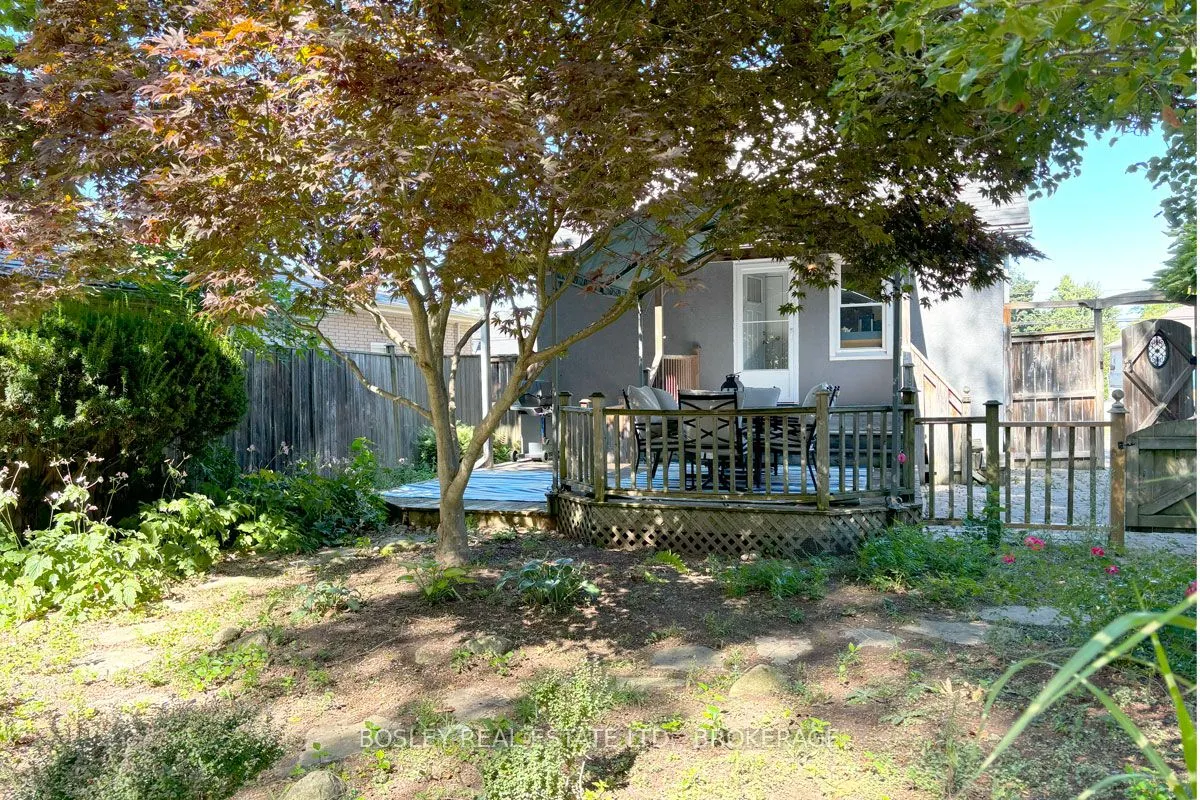 330 Mary Street