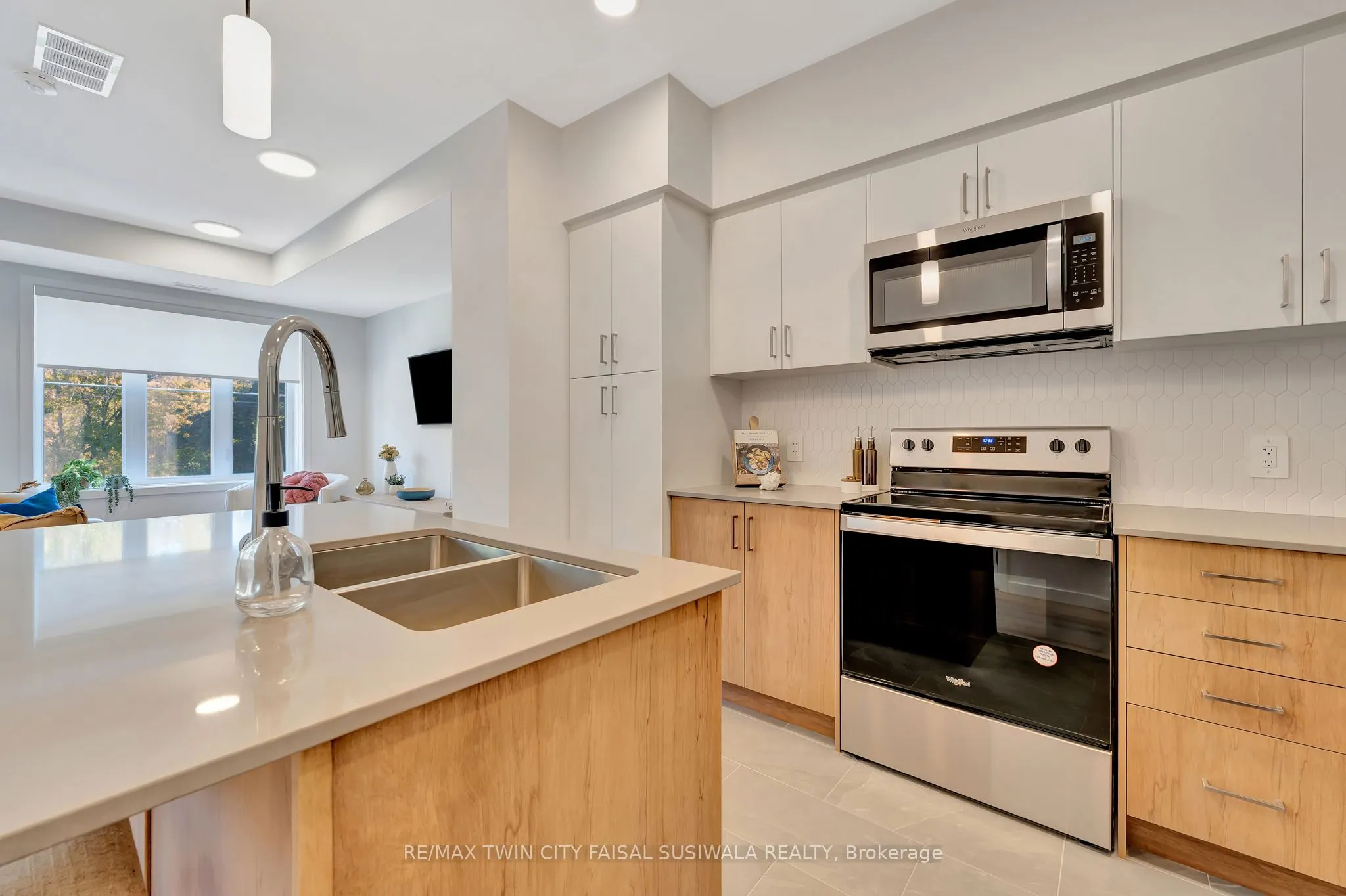 33 MILL Street, #33