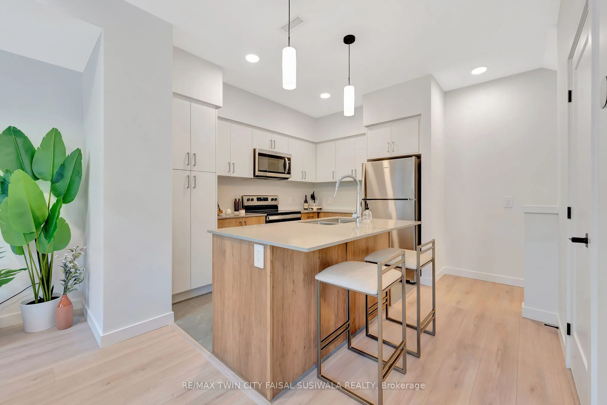 33 MILL Street, #33