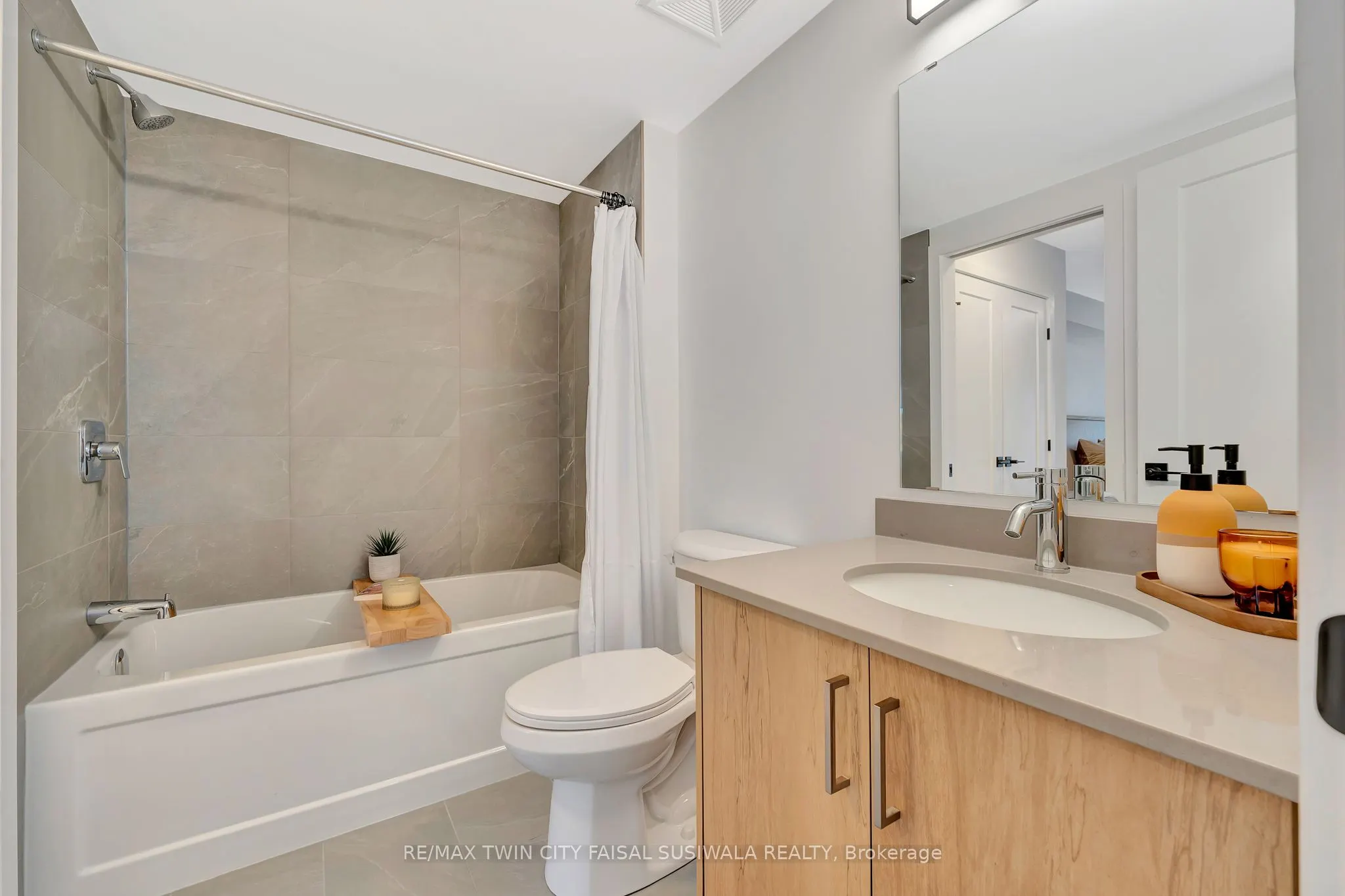 33 MILL Street, #33