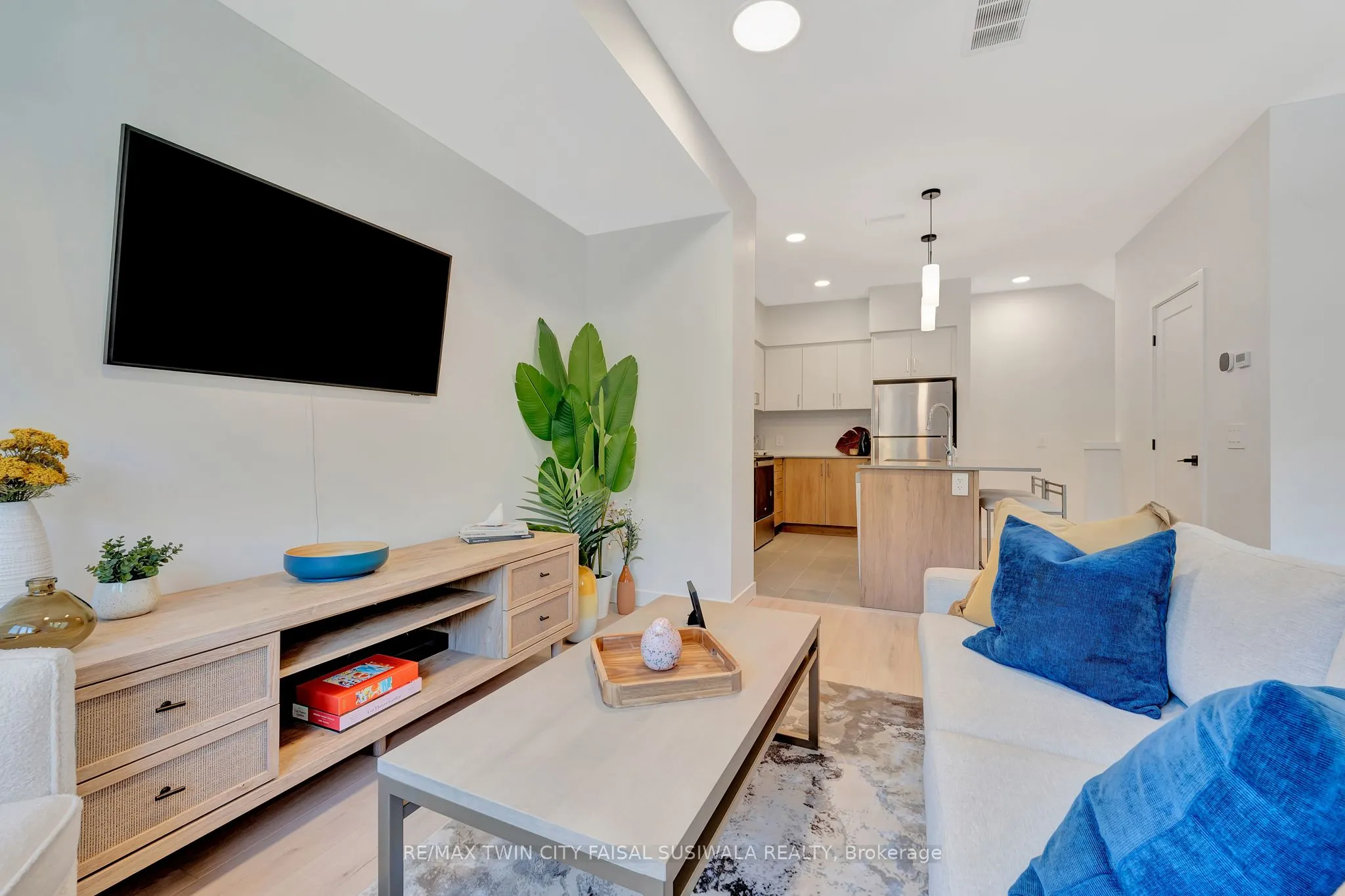 33 MILL Street, #33