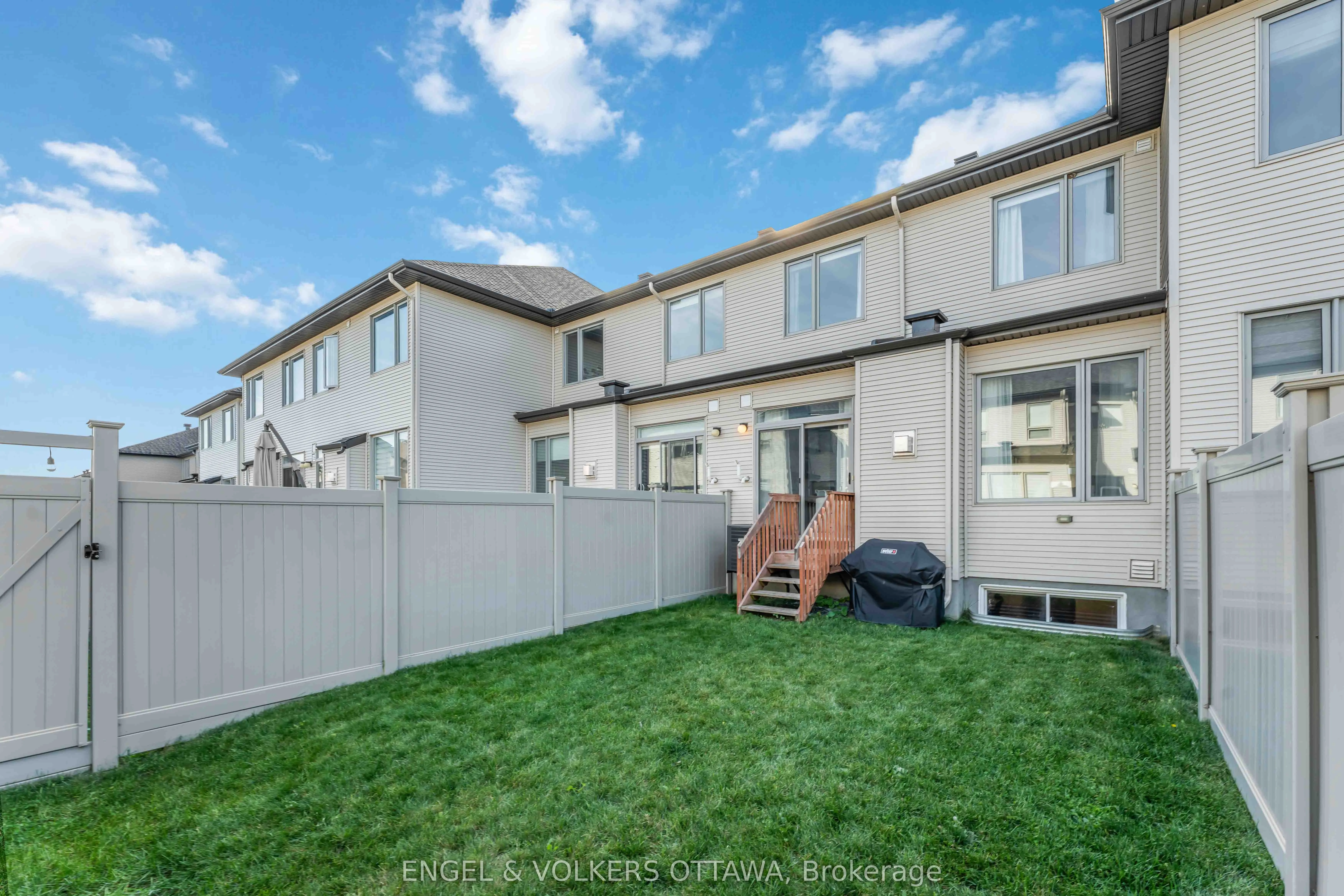 781 Cairn Crescent