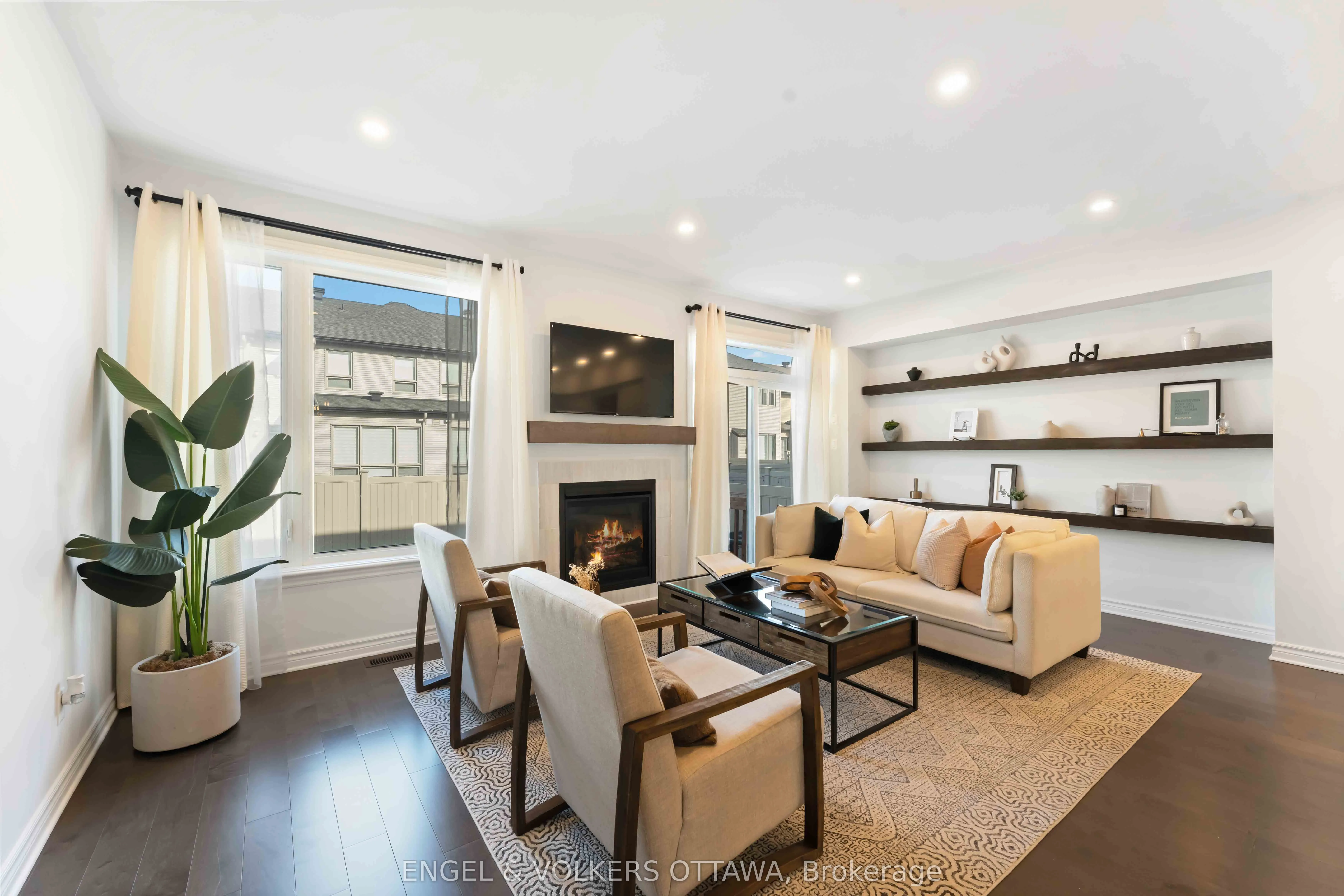 781 Cairn Crescent