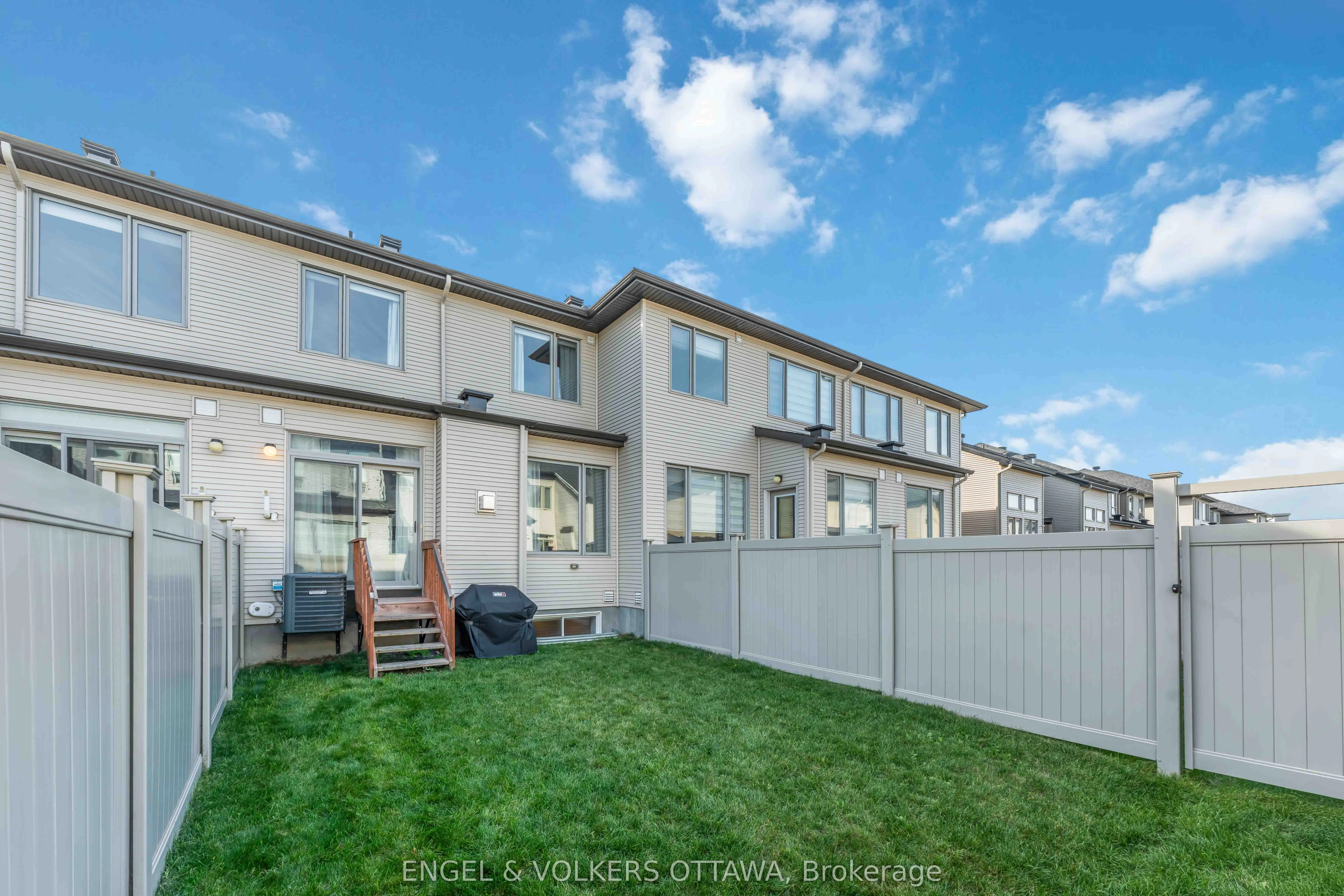 781 Cairn Crescent