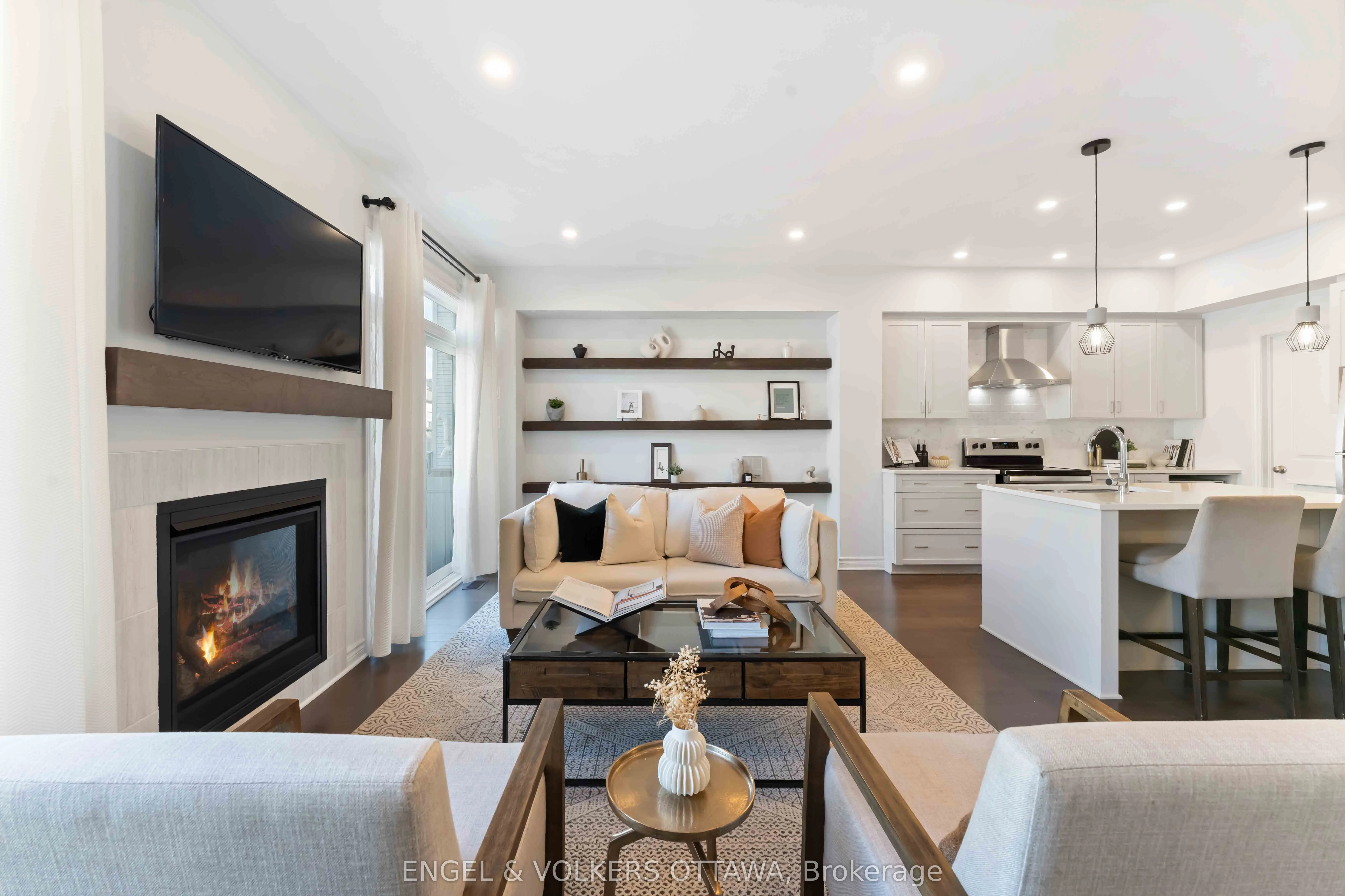 781 Cairn Crescent