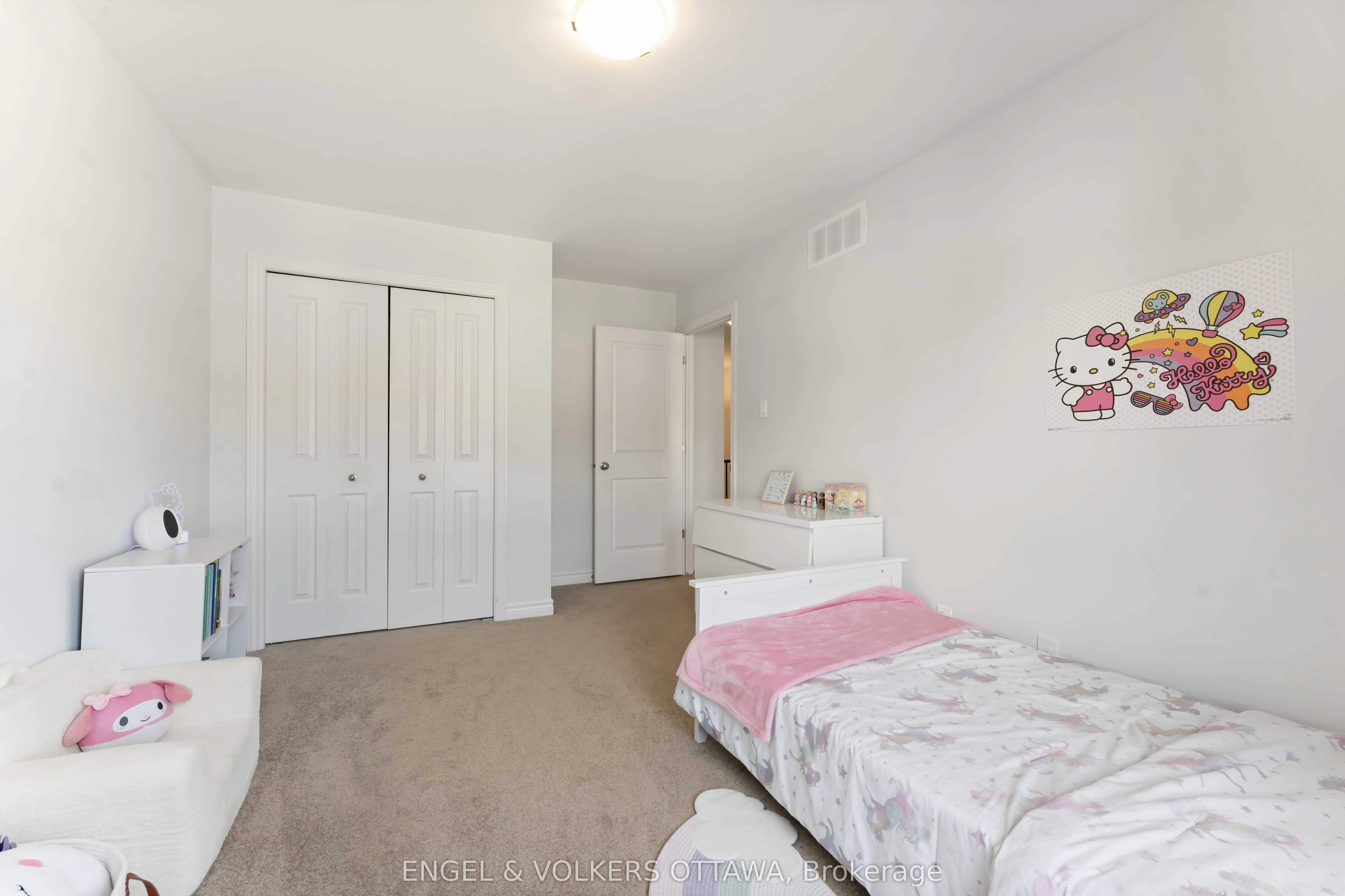 781 Cairn Crescent