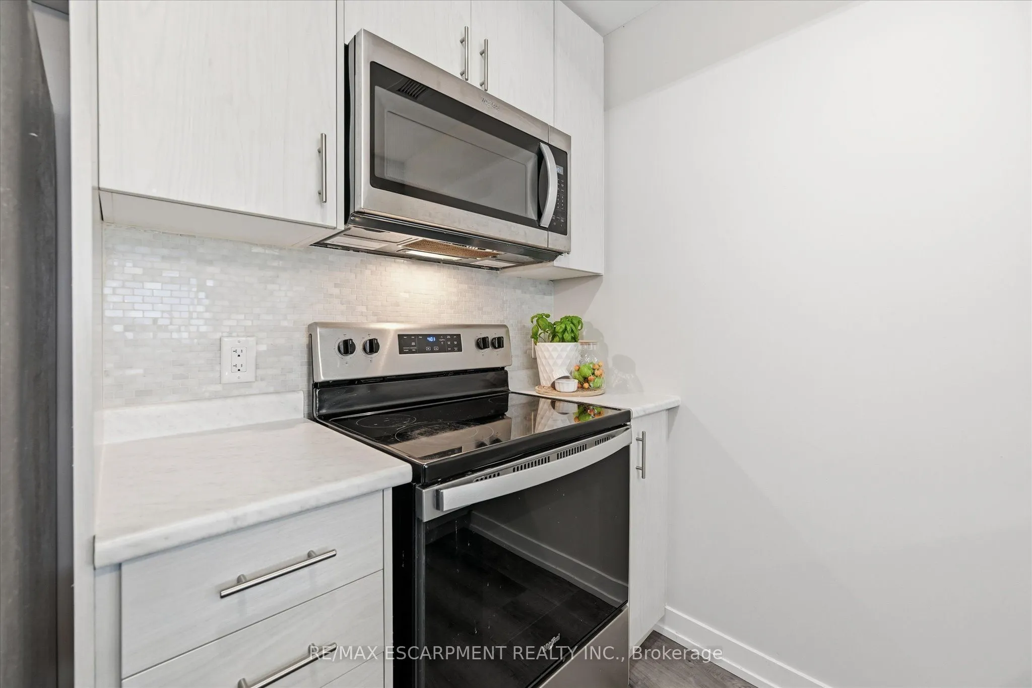 470 Dundas Street E, #613