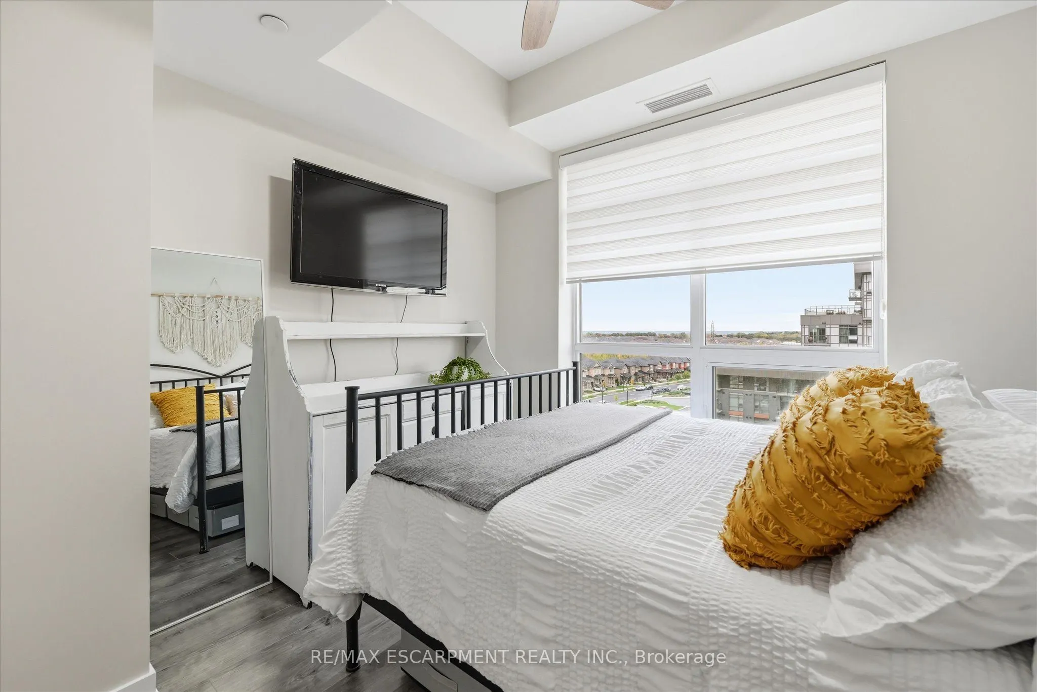 470 Dundas Street E, #613