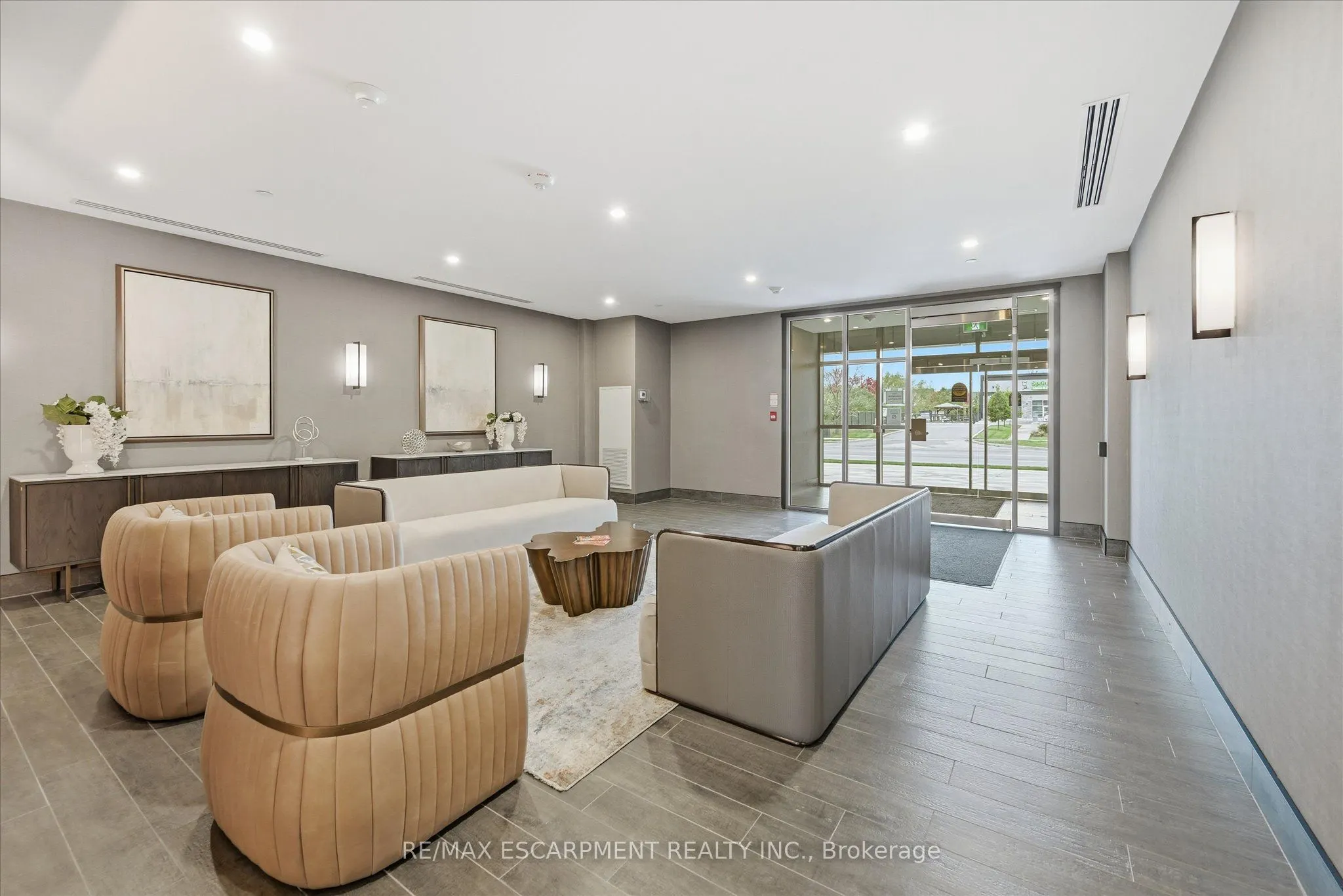 470 Dundas Street E, #613