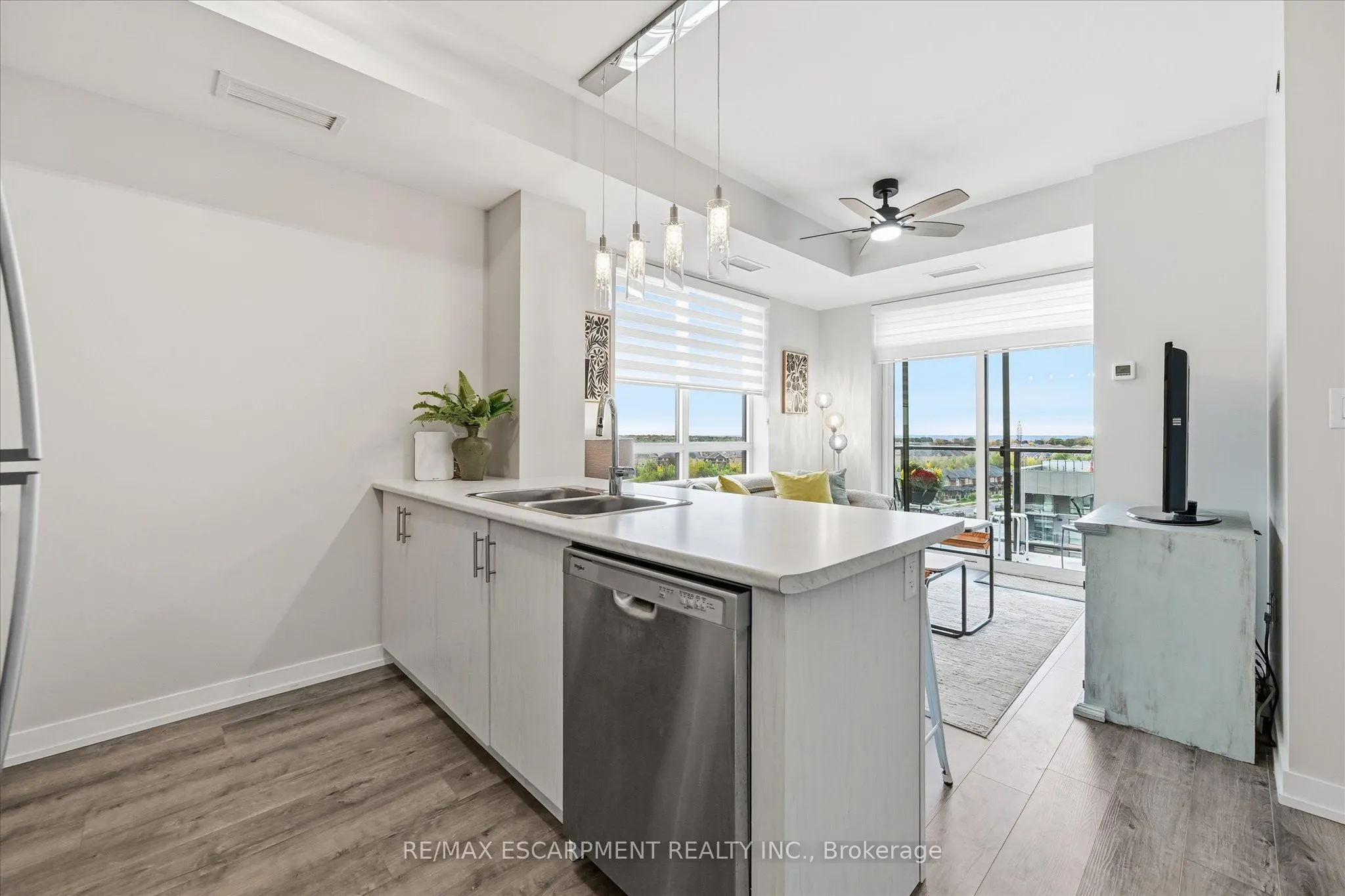 470 Dundas Street E, #613