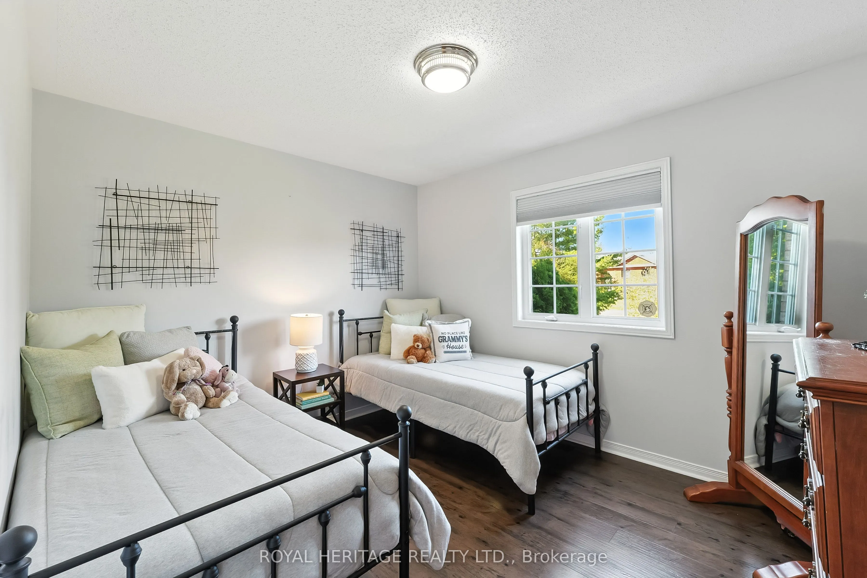 115 St Marys Court N
