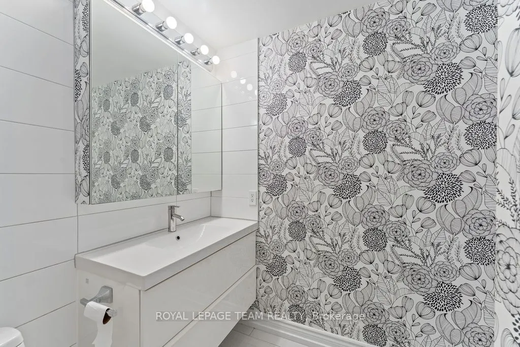 214 Viewmount Drive, #417