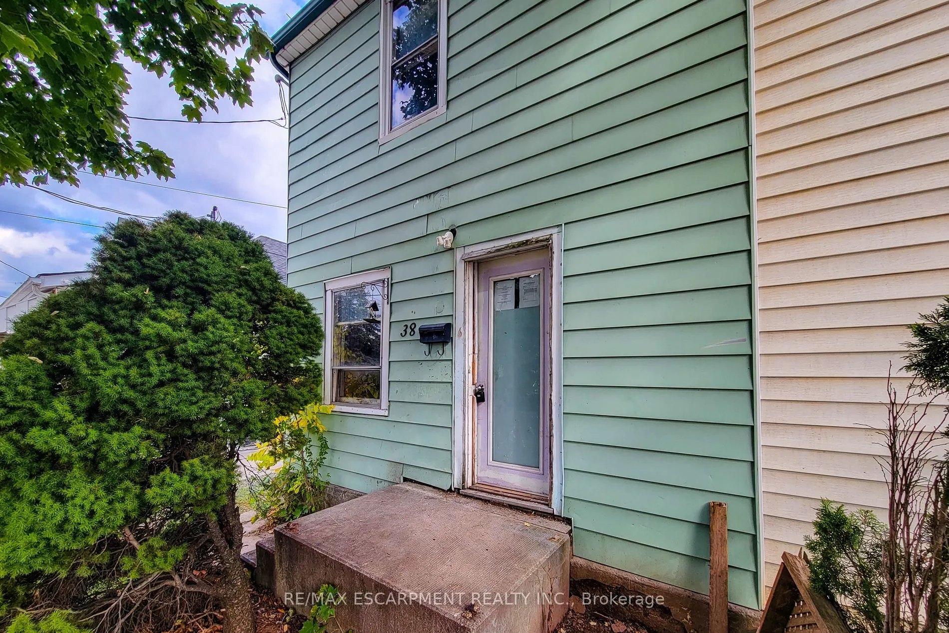 38 Ellis Avenue