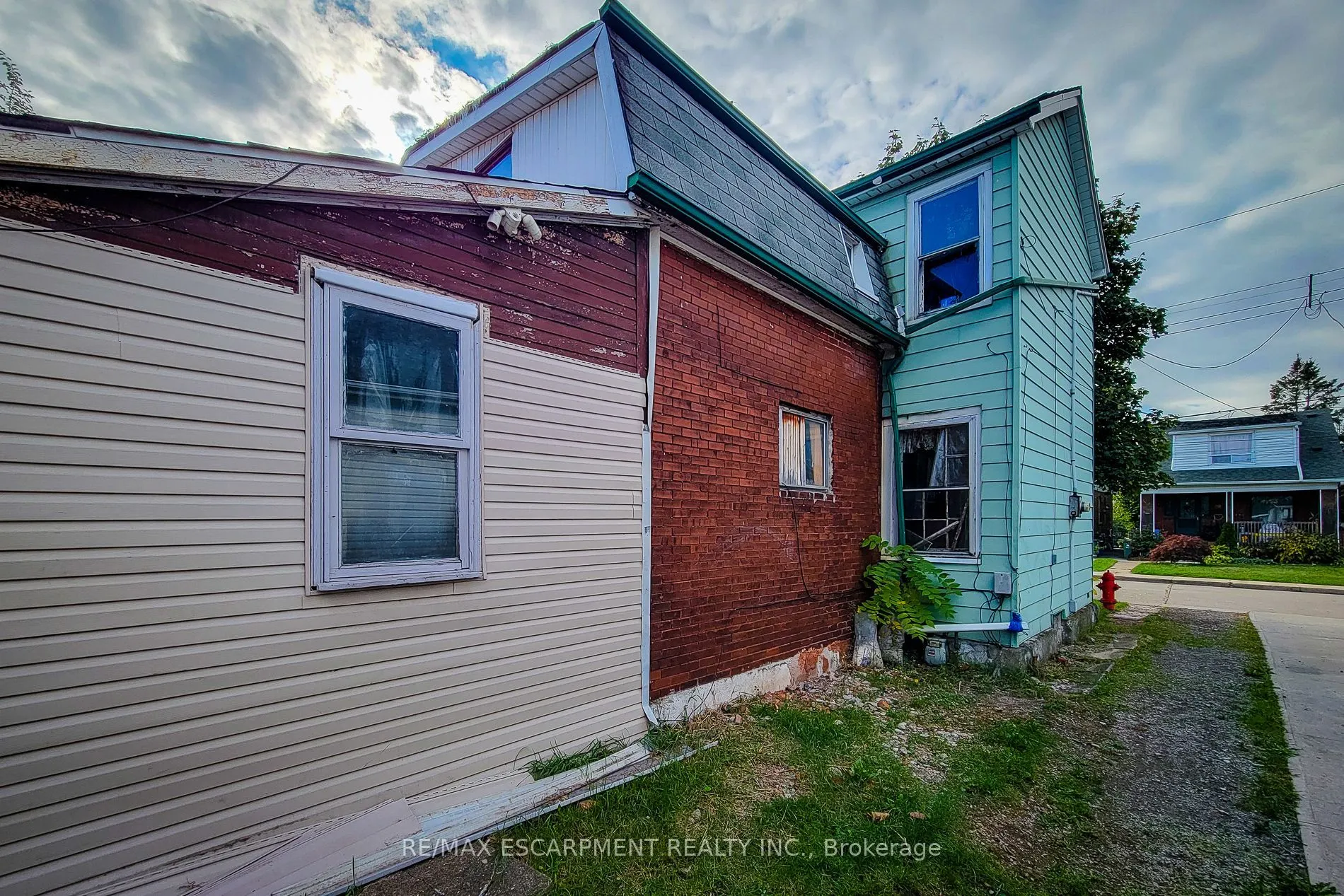 38 Ellis Avenue