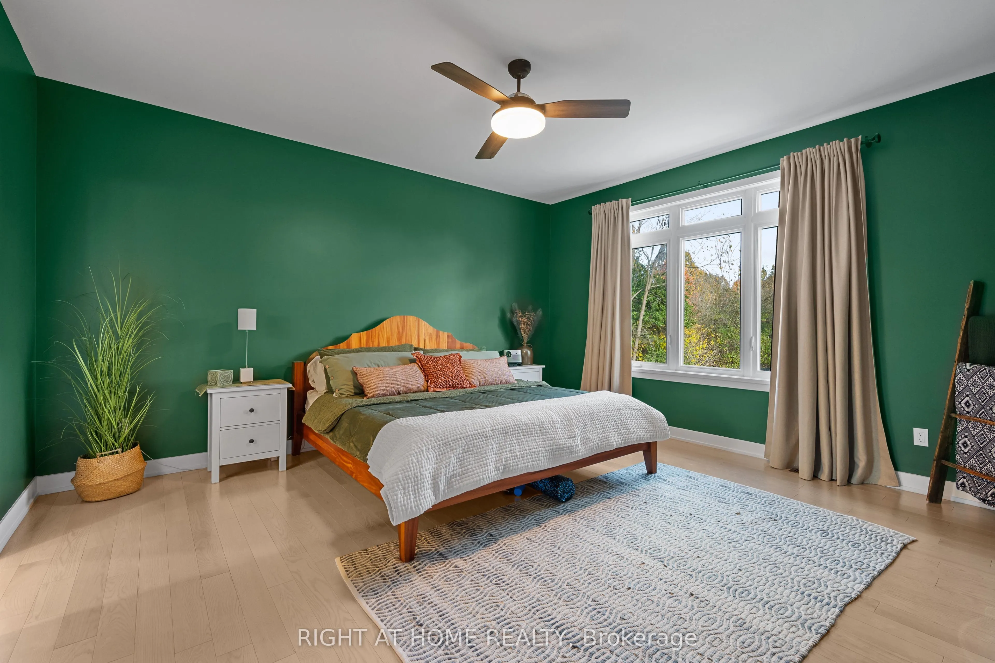 119 Ernest Way