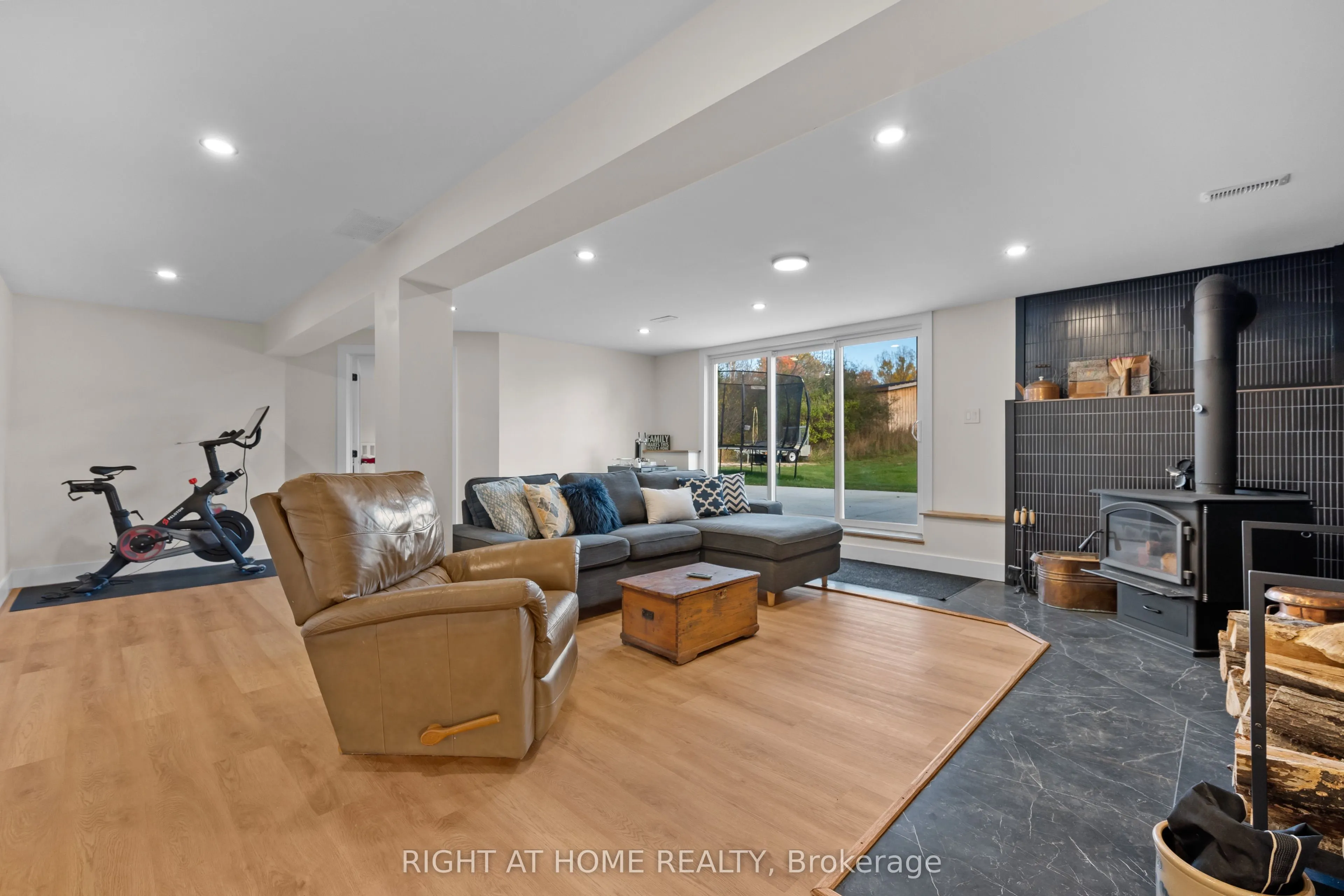 119 Ernest Way