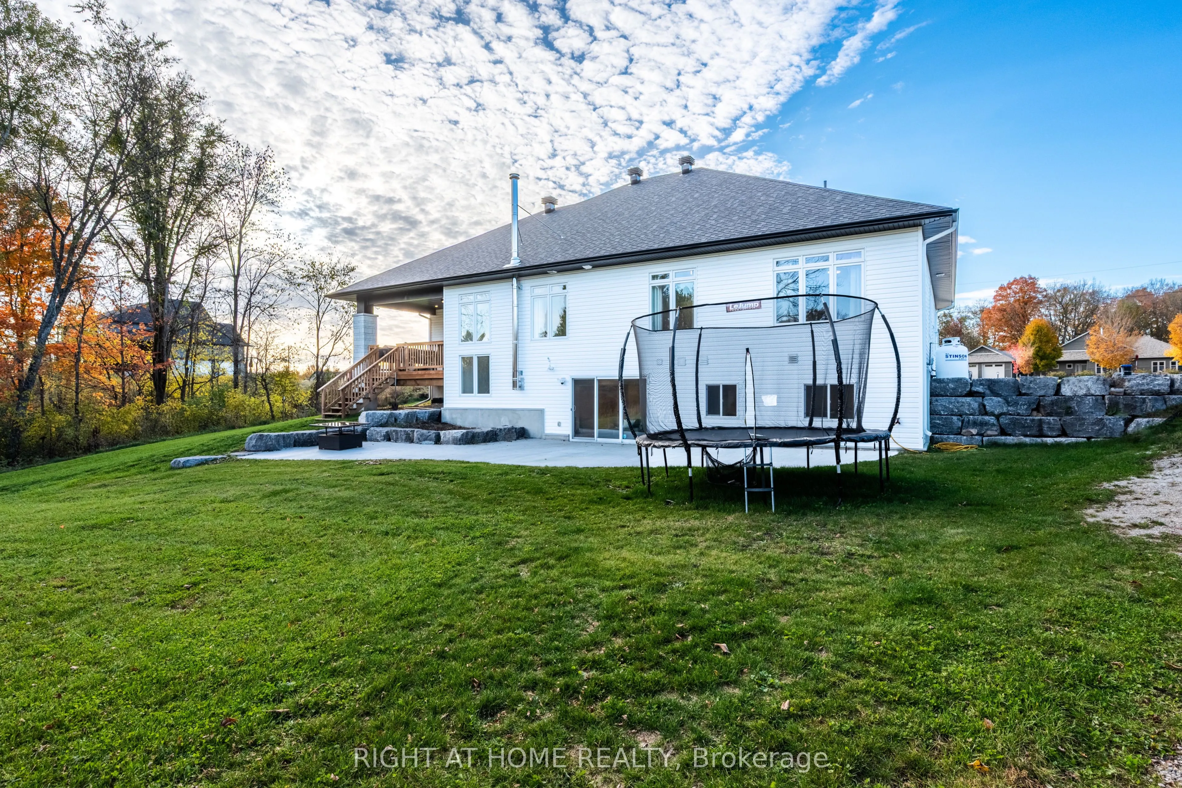 119 Ernest Way