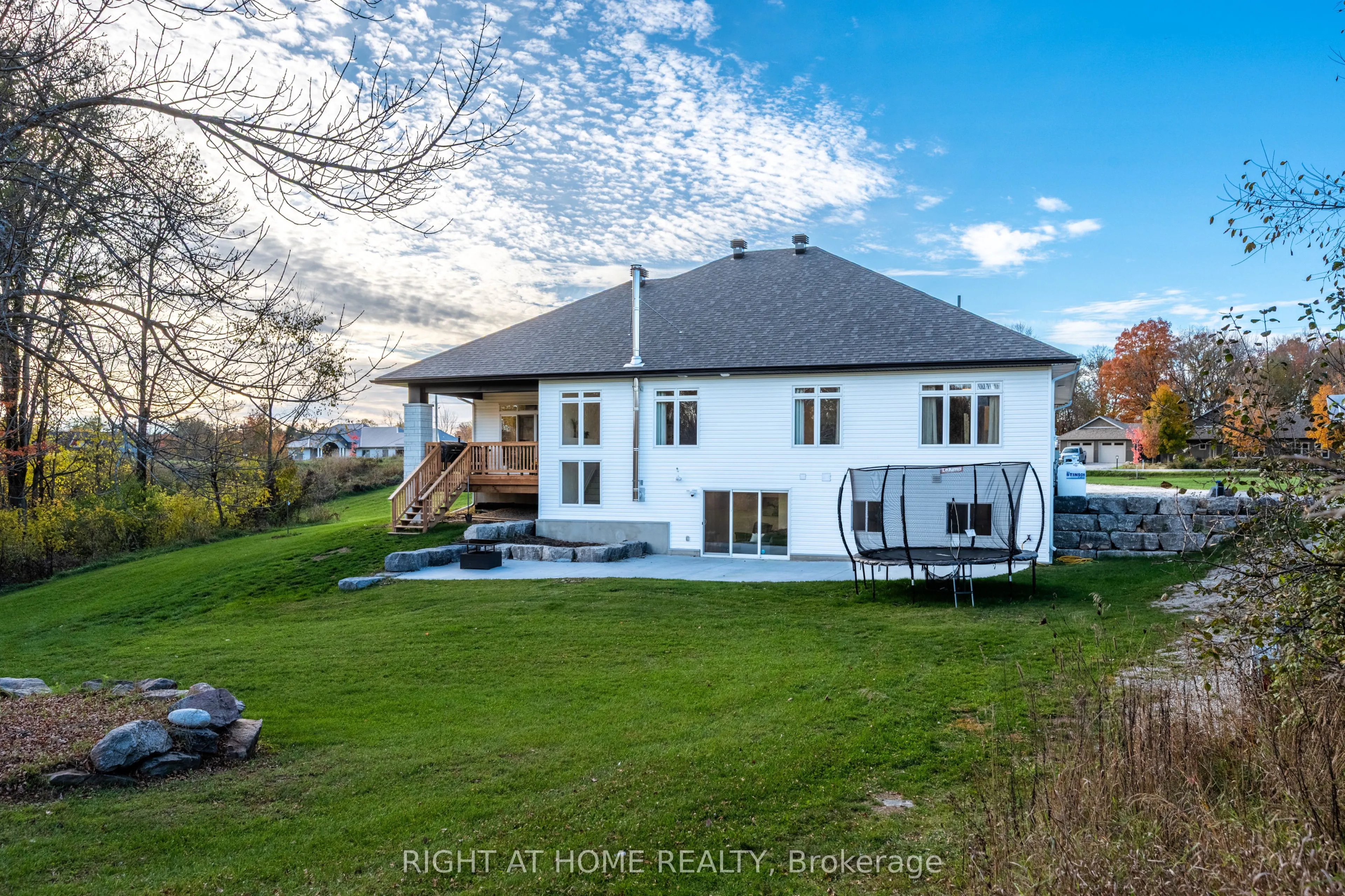 119 Ernest Way