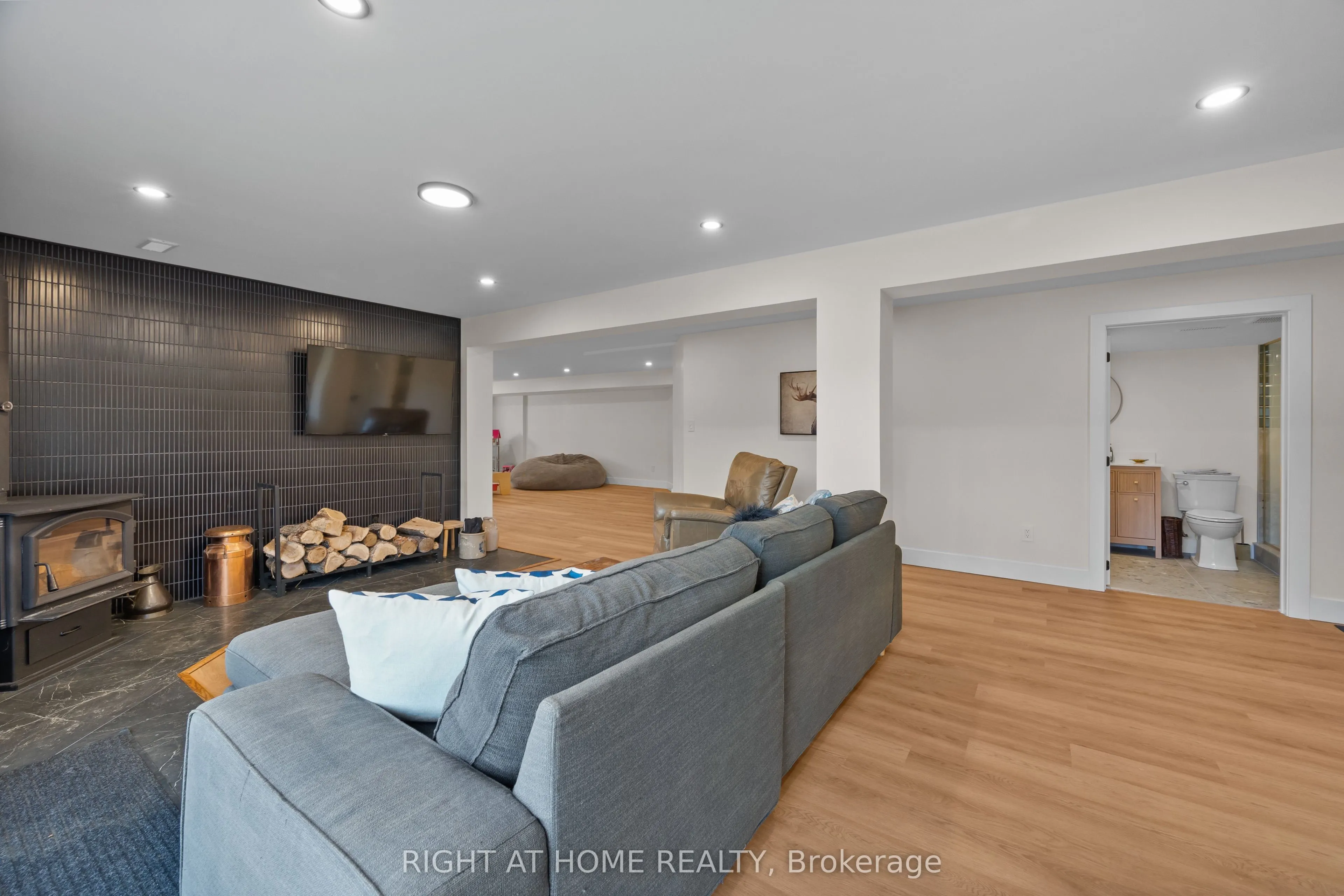 119 Ernest Way