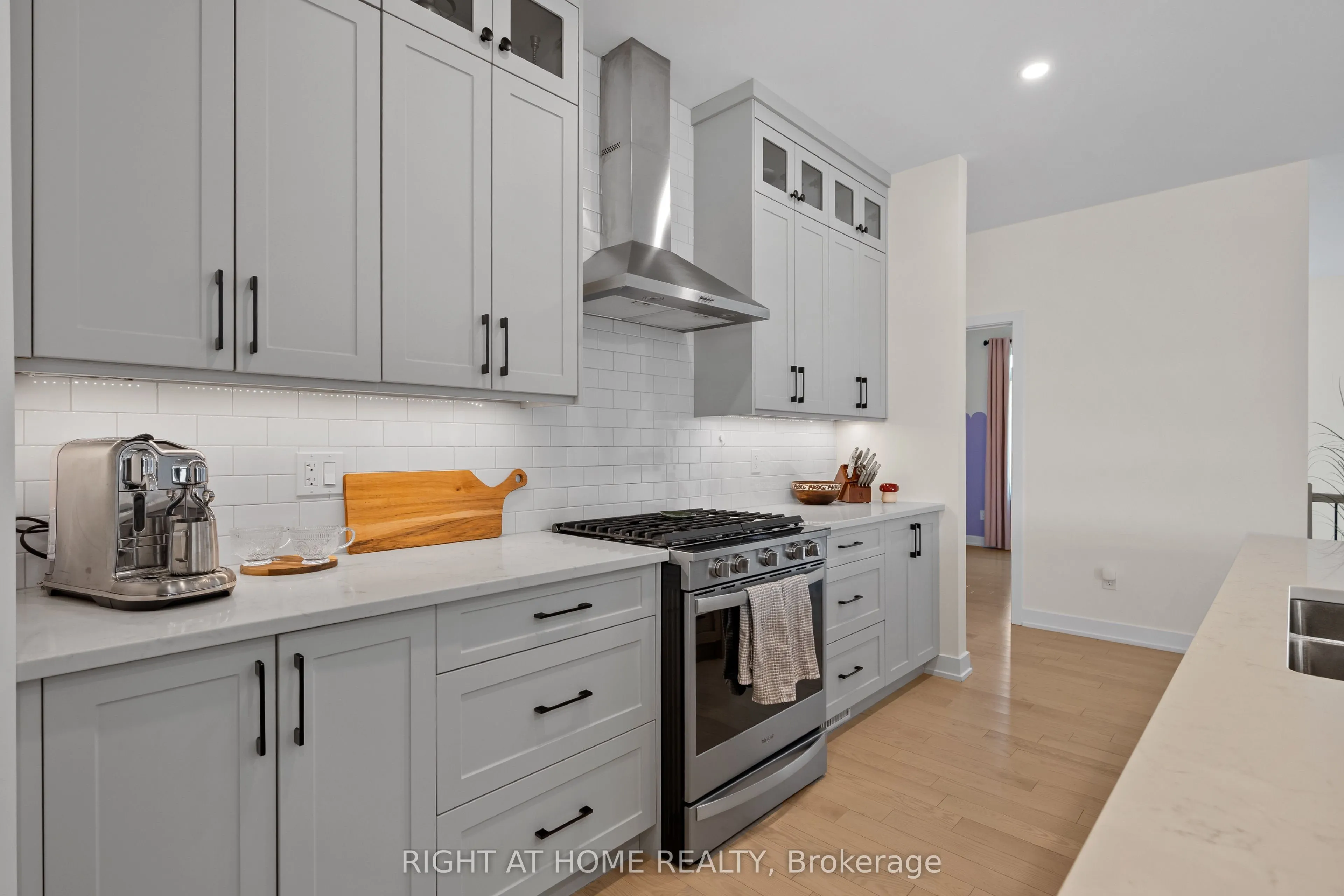 119 Ernest Way