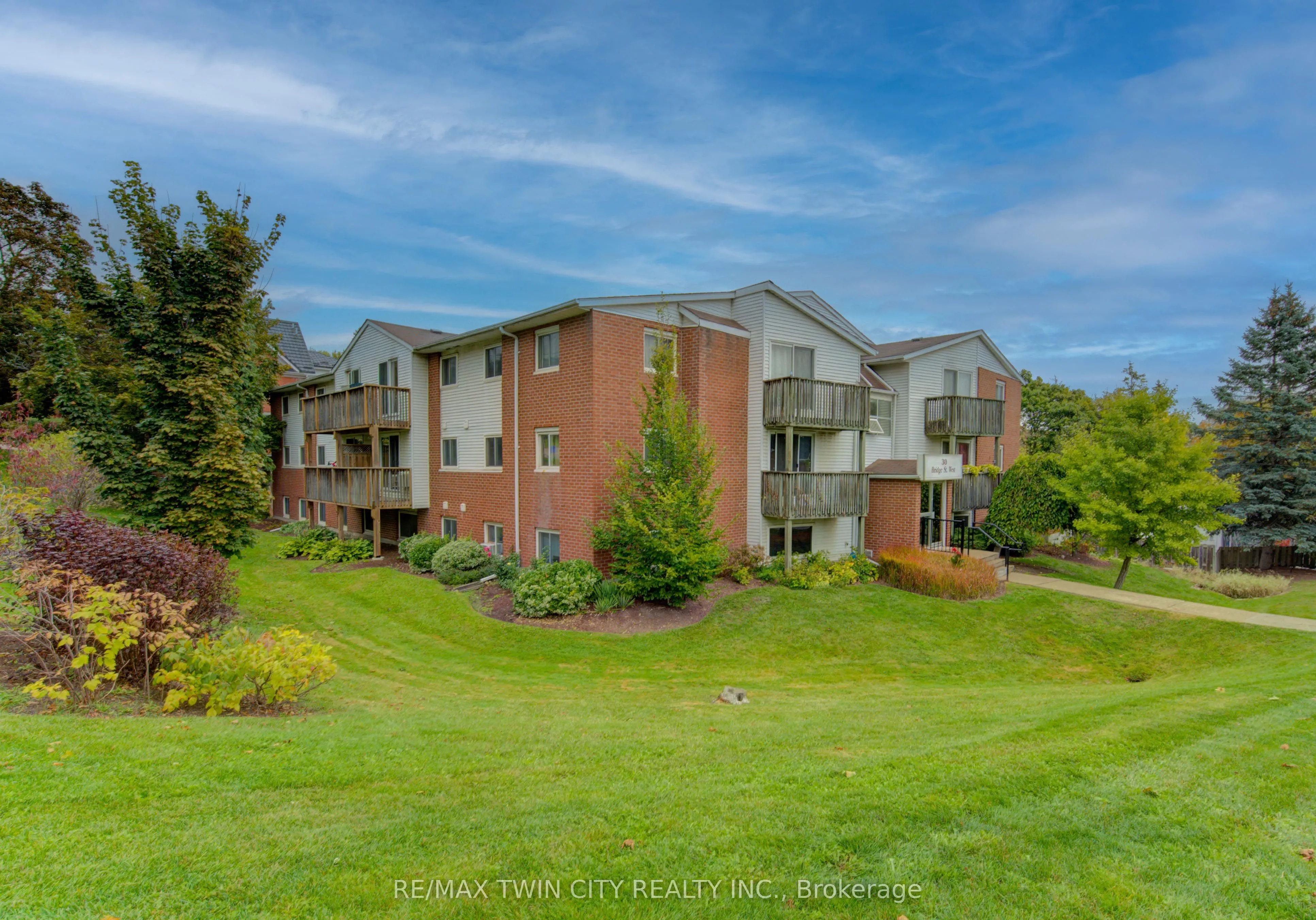 30 BRIDGE Street, #104