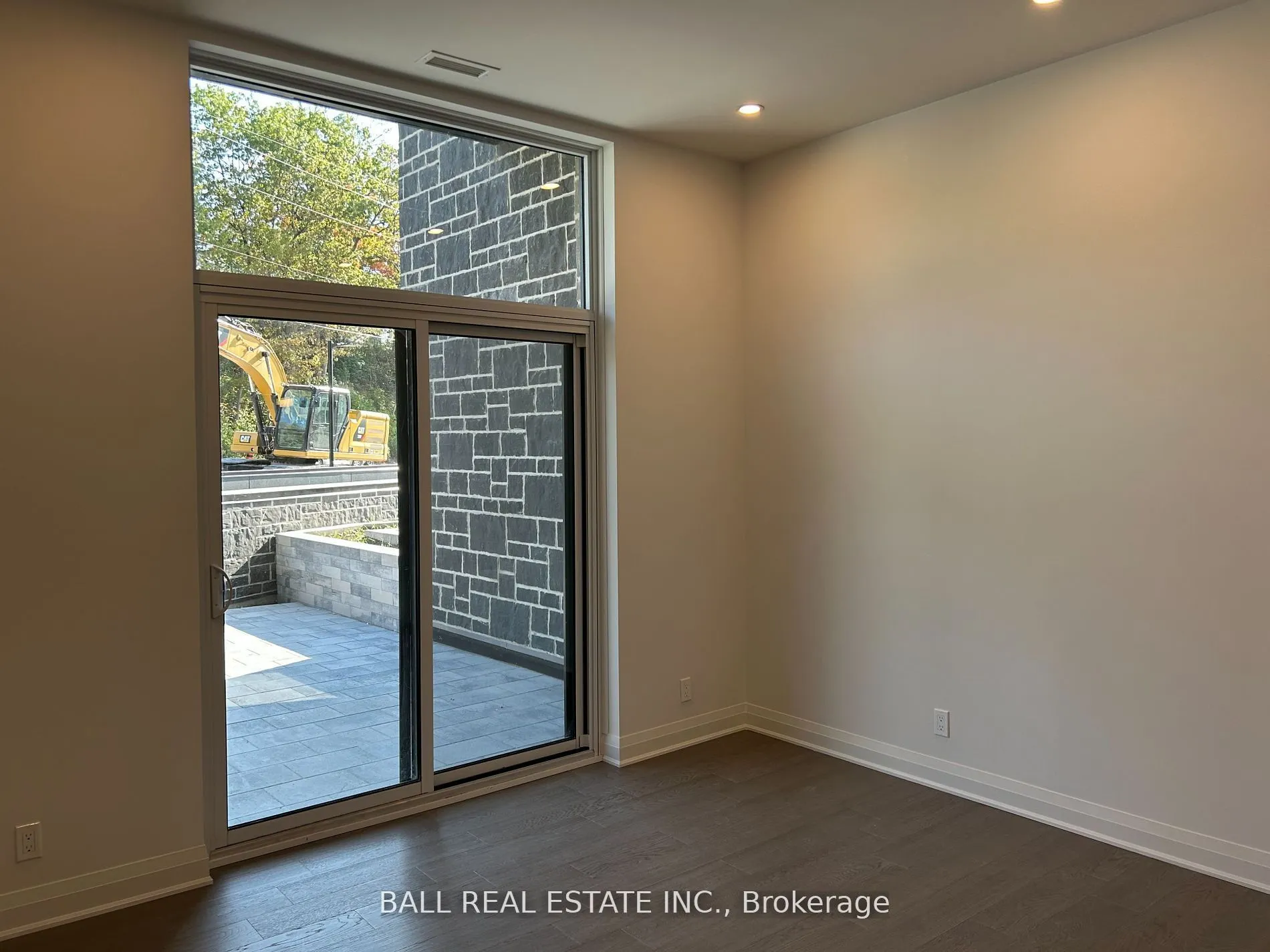 99 Louisa Street, #116