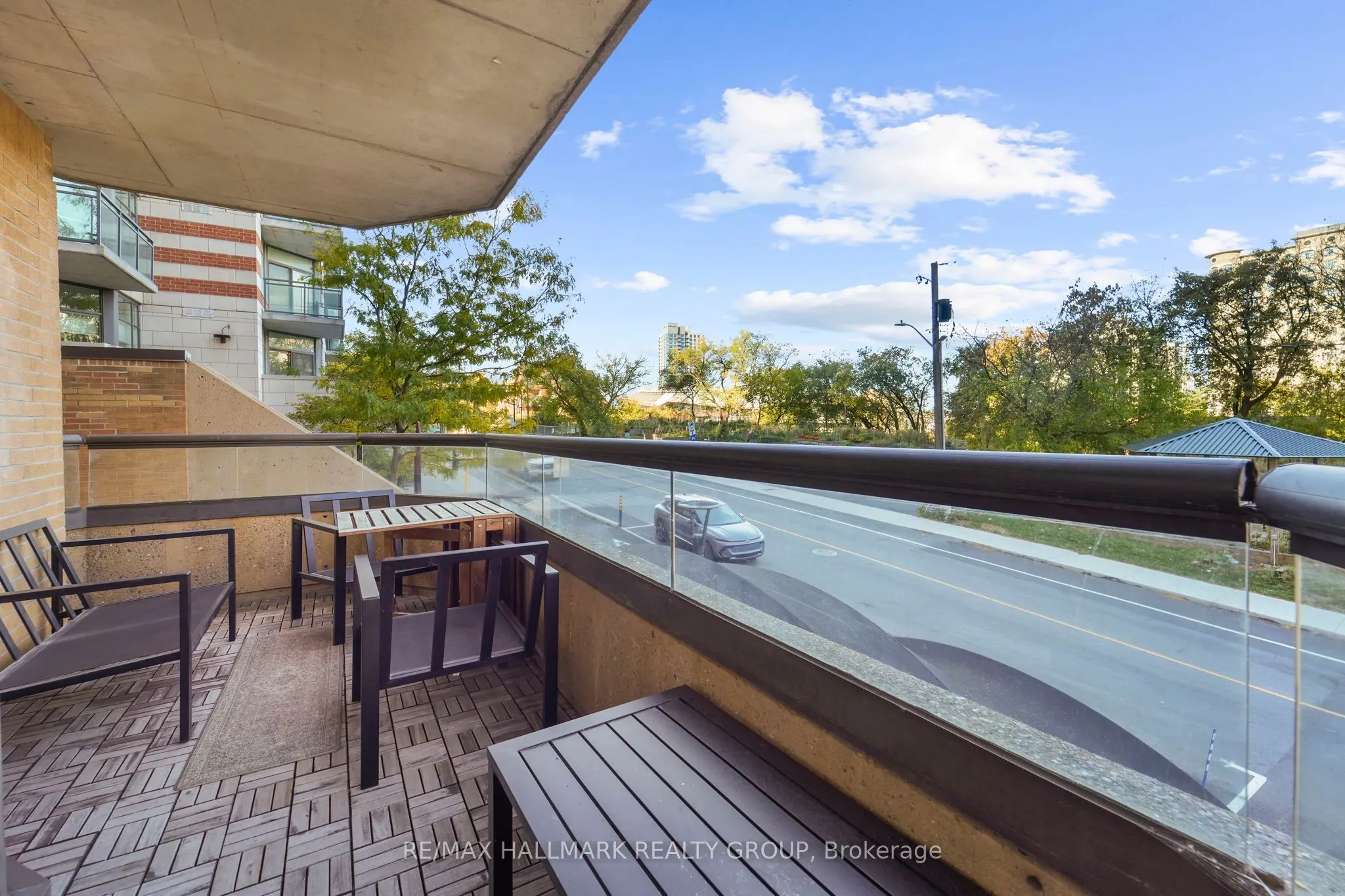 556 Laurier Avenue W, #101