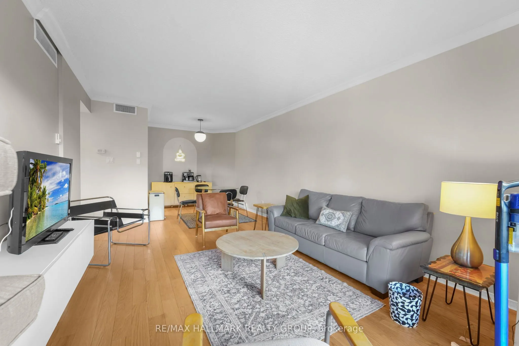 556 Laurier Avenue W, #101